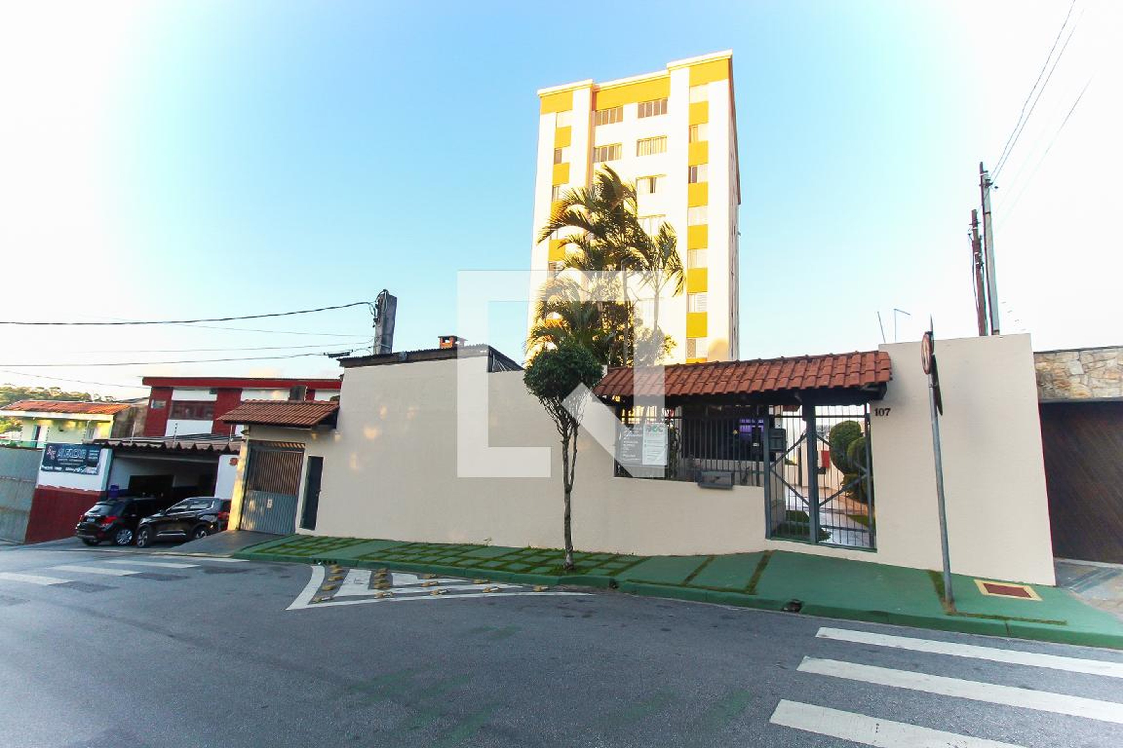 Fachada Condomínio em Rua Sebastião Miguel da Silva, 107