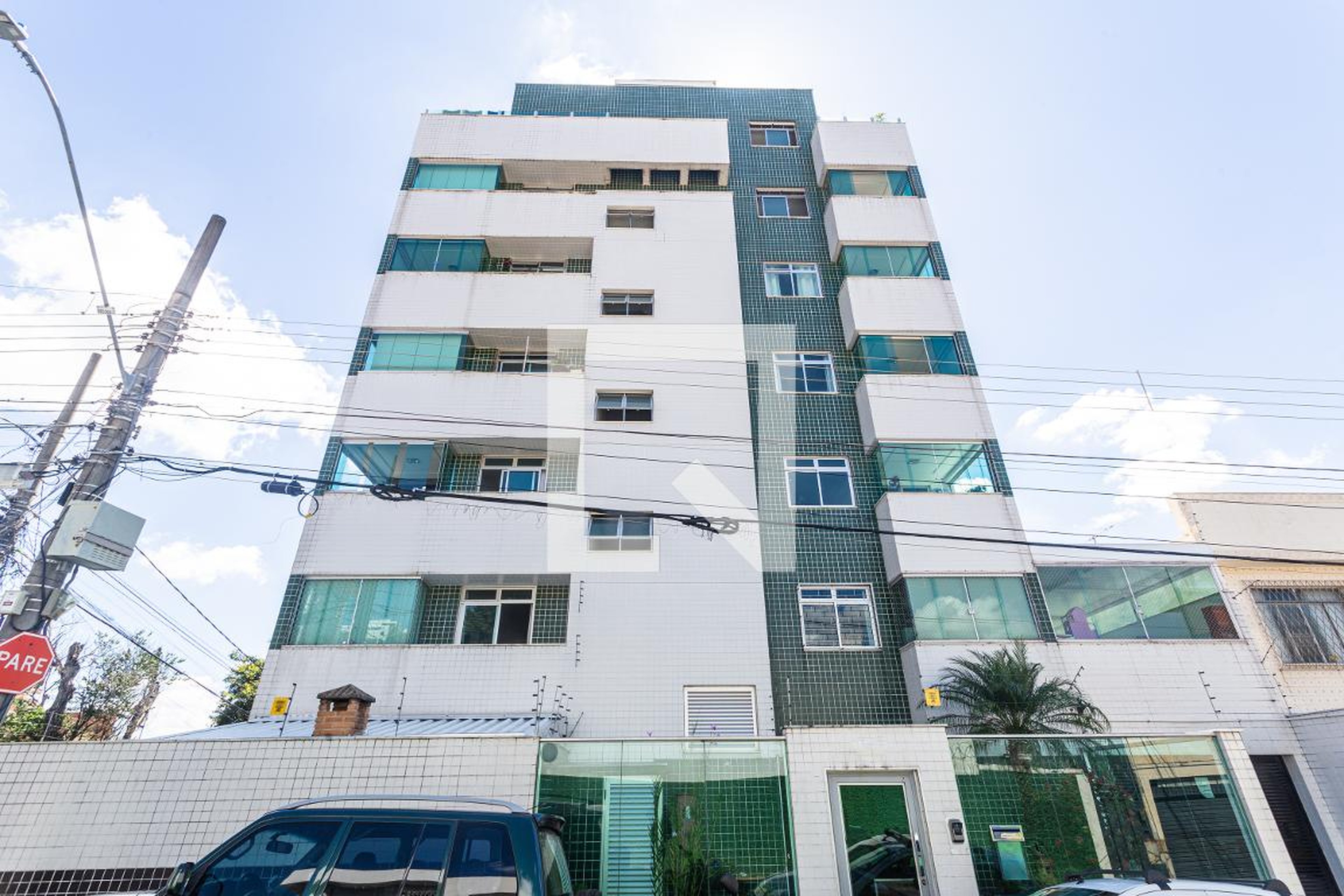 Fachada Condomínio em Rua Santíssima Trindade, 320
