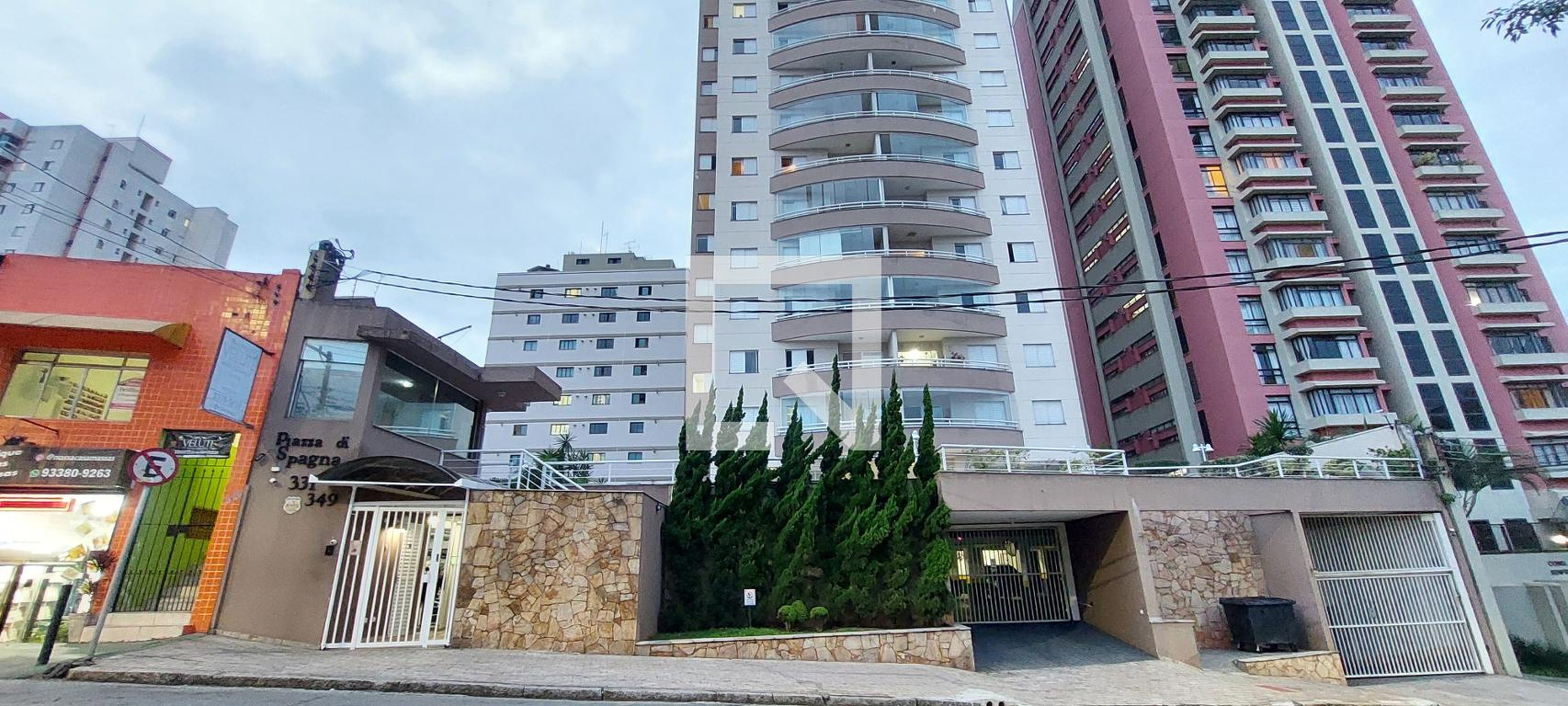 Fachada do Prédio Condomínio Com Portaria Ap31