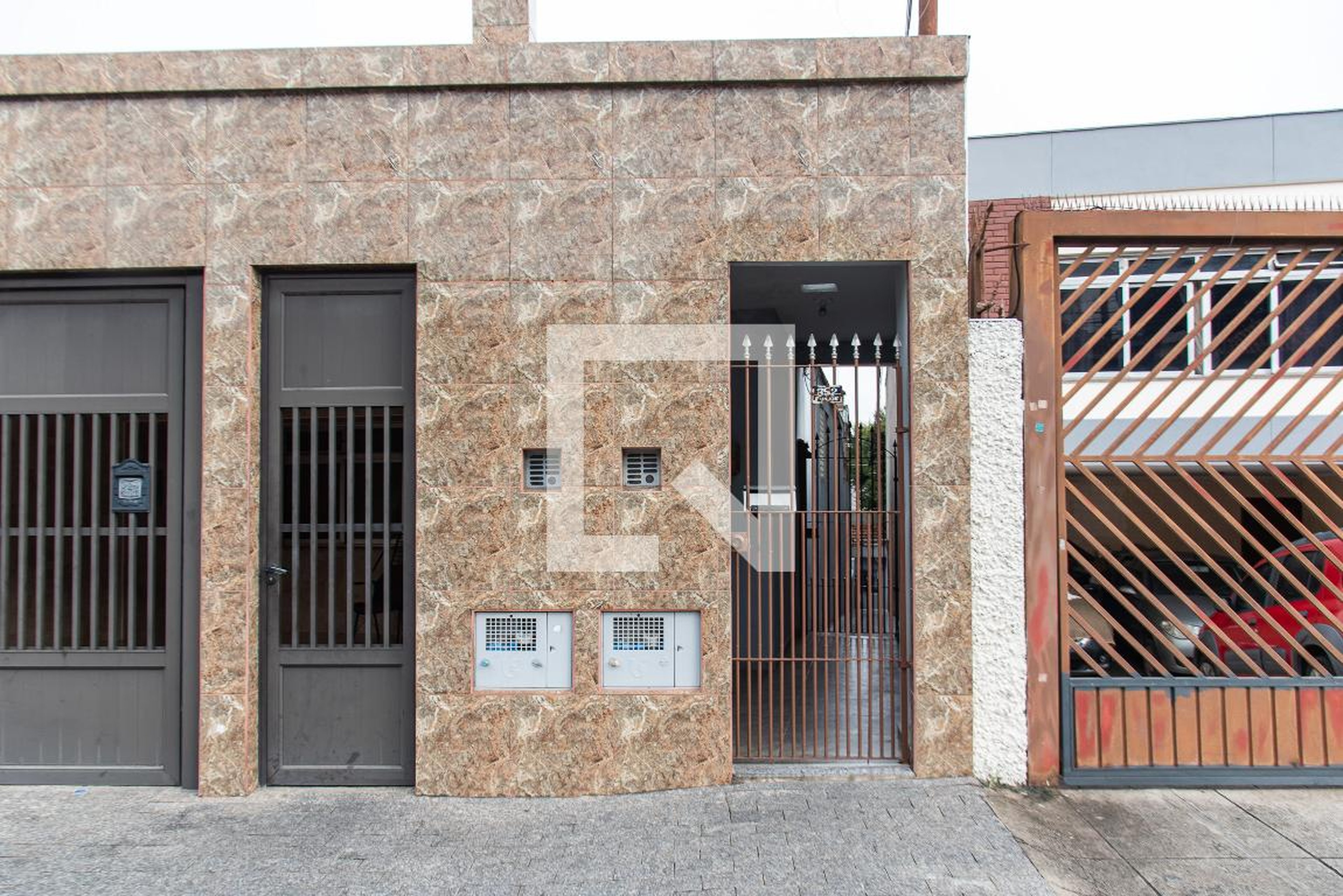 Fachada Condomínio em Rua Oliveira Melo, 852