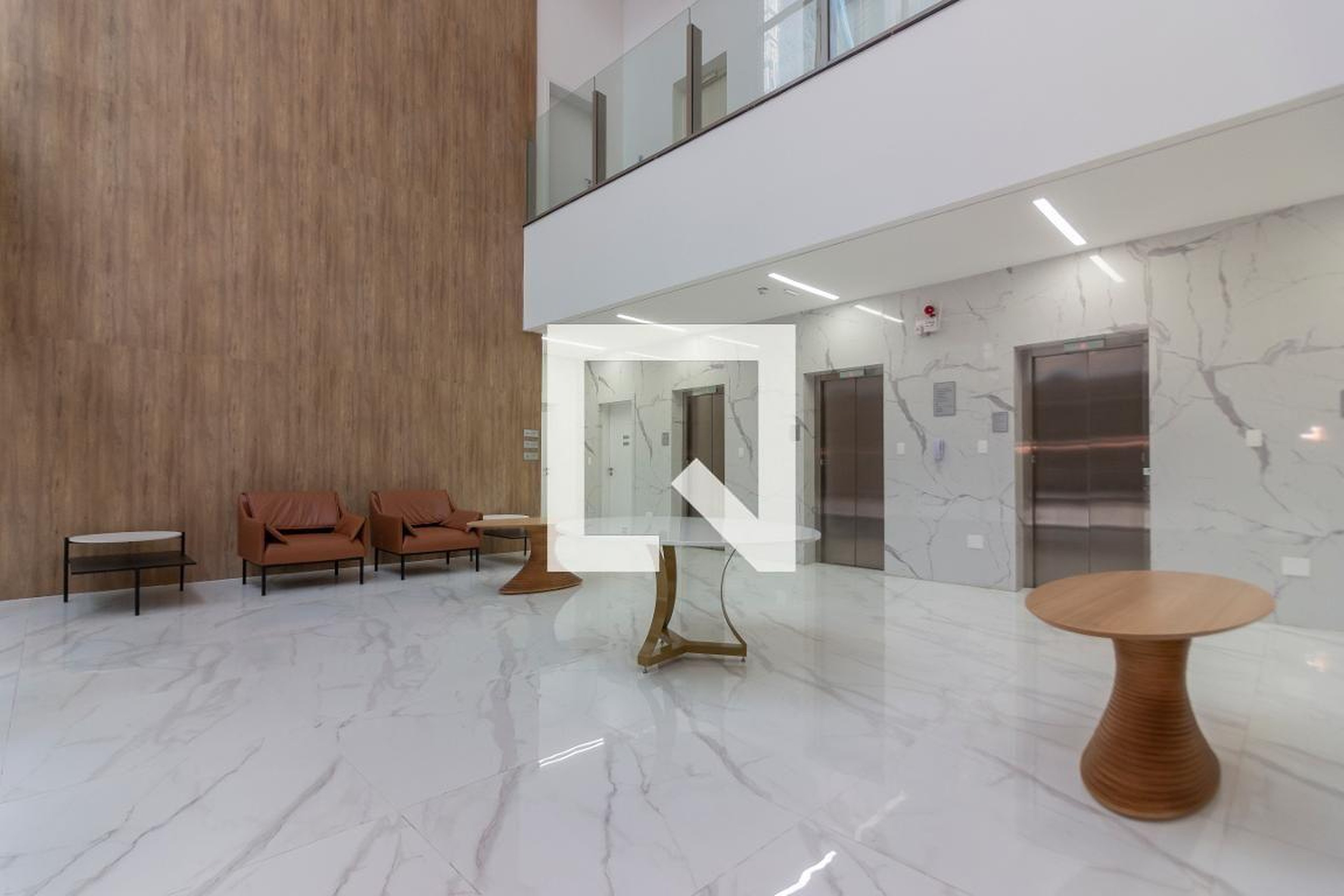 Hall de entrada Condomínio em Rua Alves Guimarães, 207