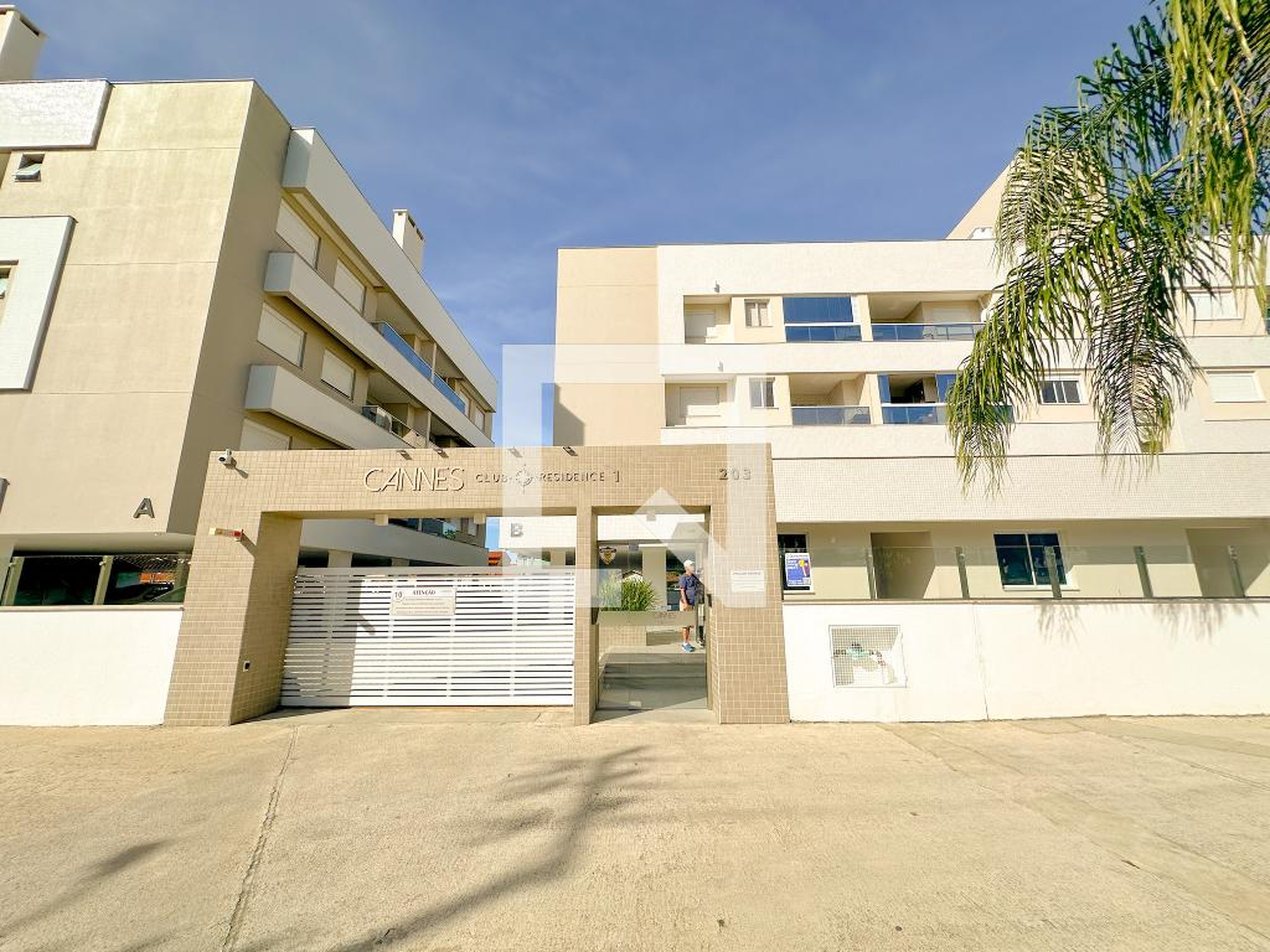 Fachada Condomínio em Rua Maria Bazilicia Brito, 203