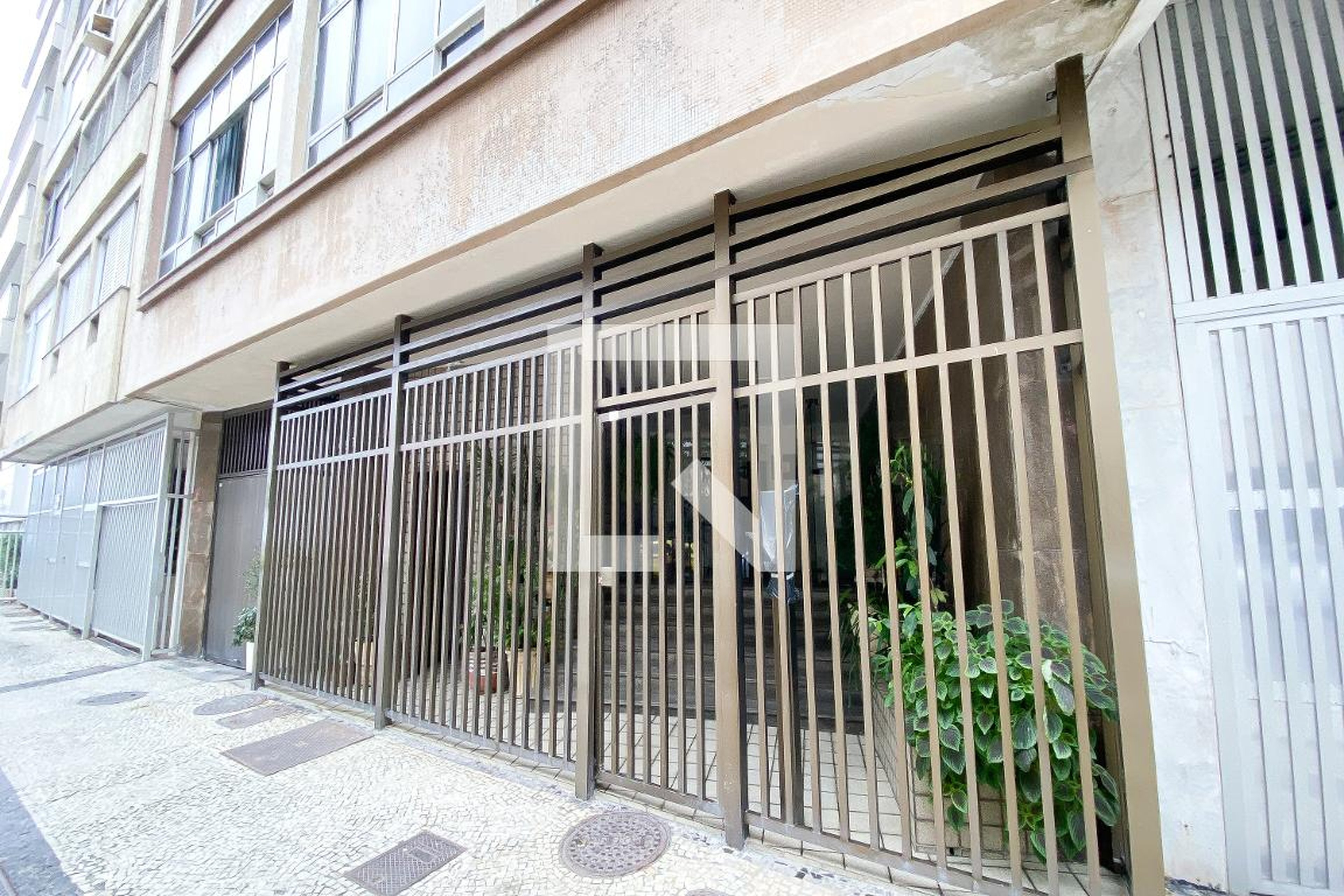 Fachada Condomínio em Avenida Rainha Elisabeth, 782