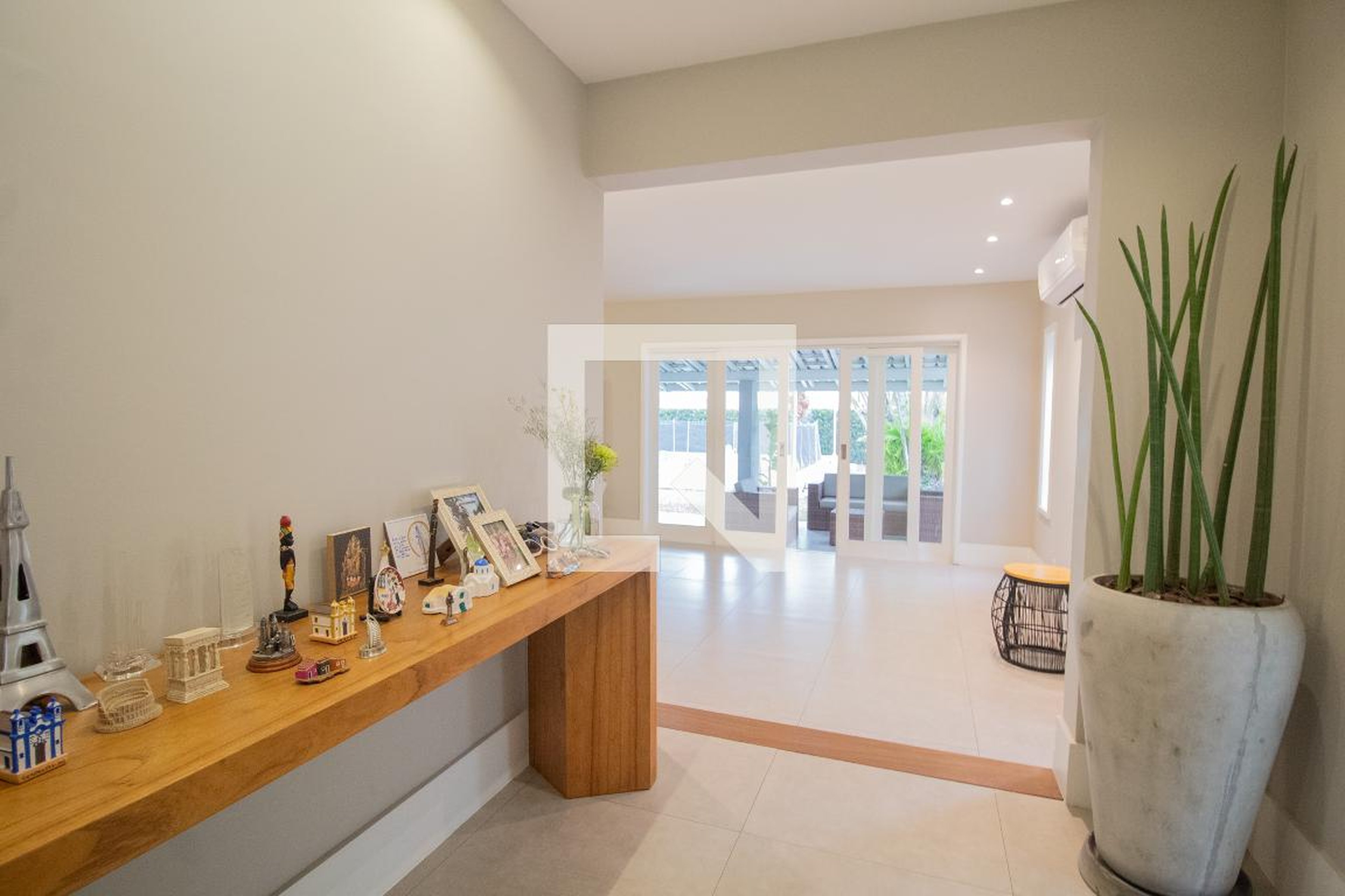 Hall Condomínio em Rua Pio Borges de Castro, 320