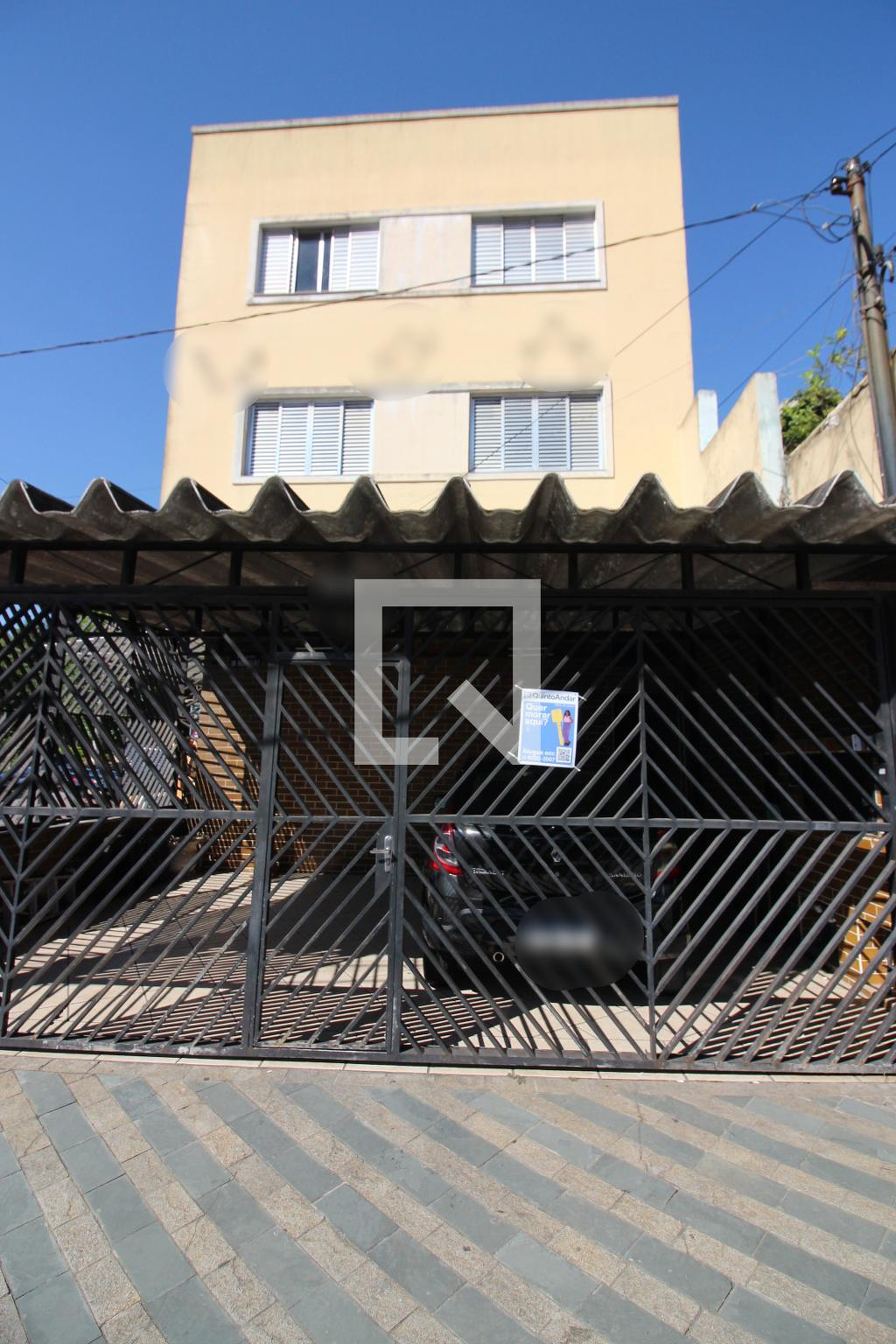 Fachada Condomínio em Rua Ana Maria Martinez, 513