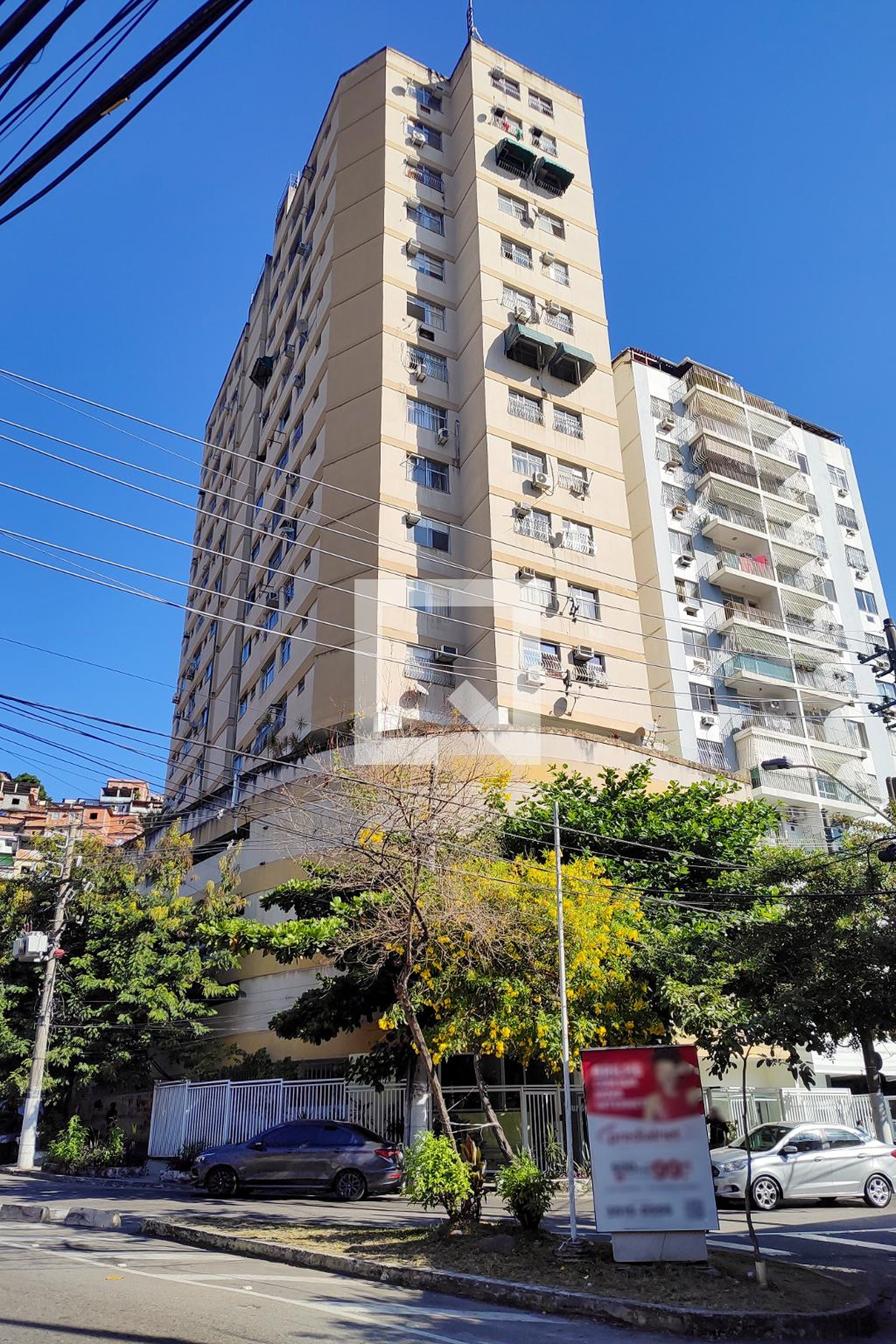 Fachada do Prédio Condomínio Tour de Saint Pierre