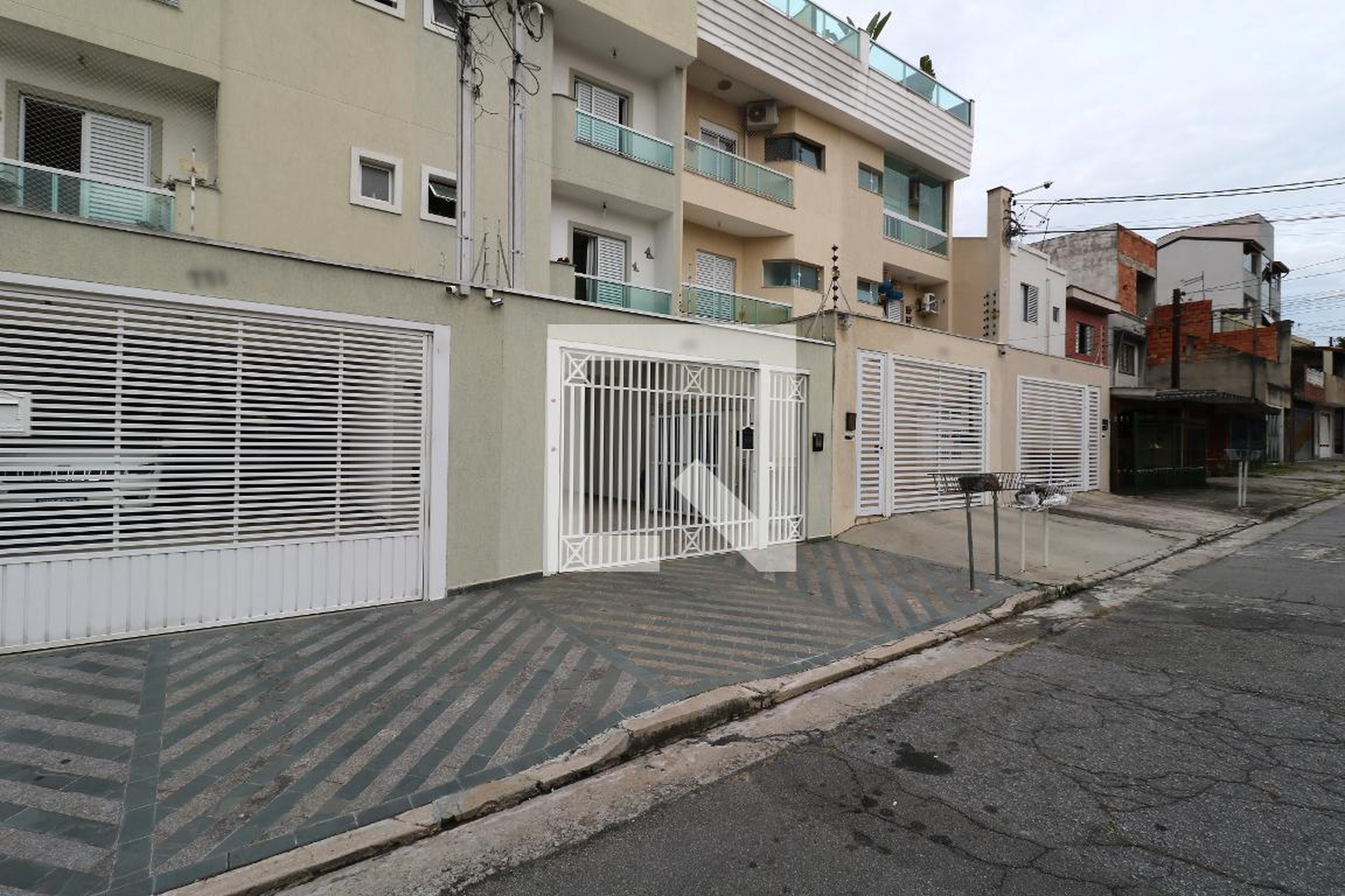 Fachada Condomínio em Rua Clélia, 755