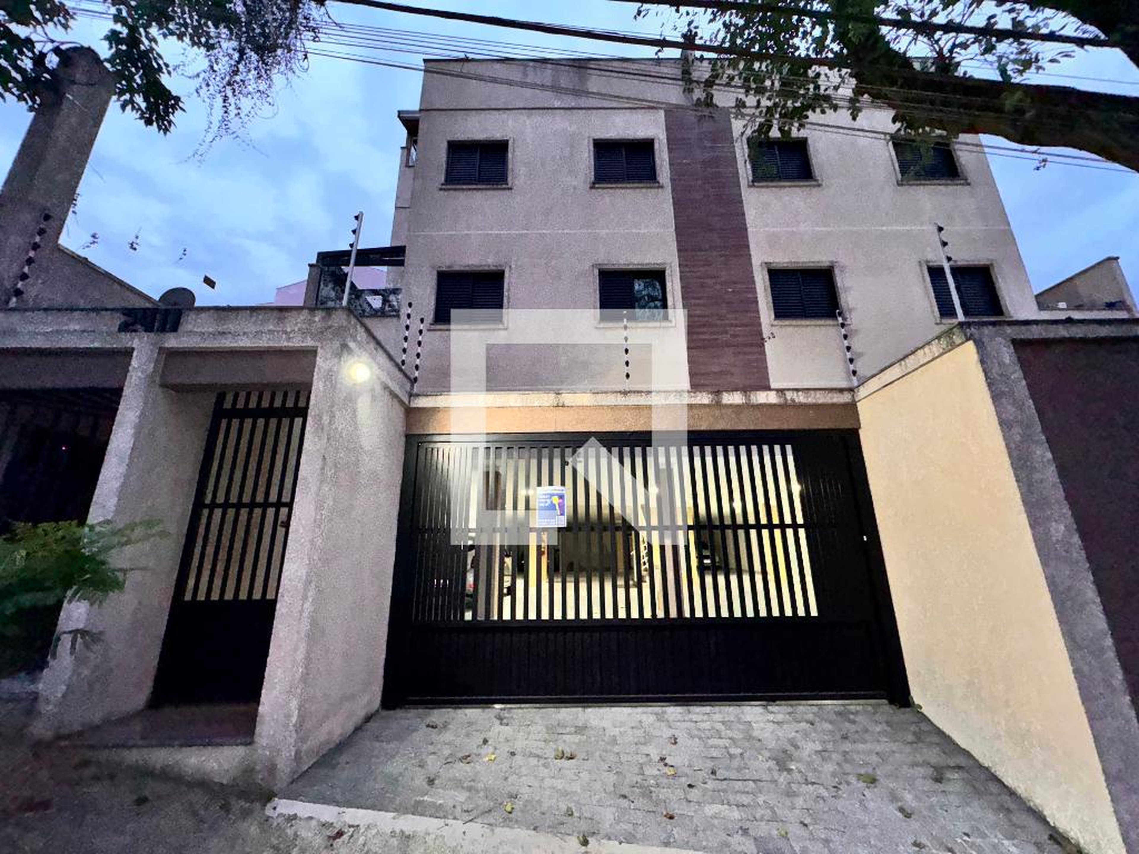 Fachada Condomínio em Rua Caminho do Pilar, 2411