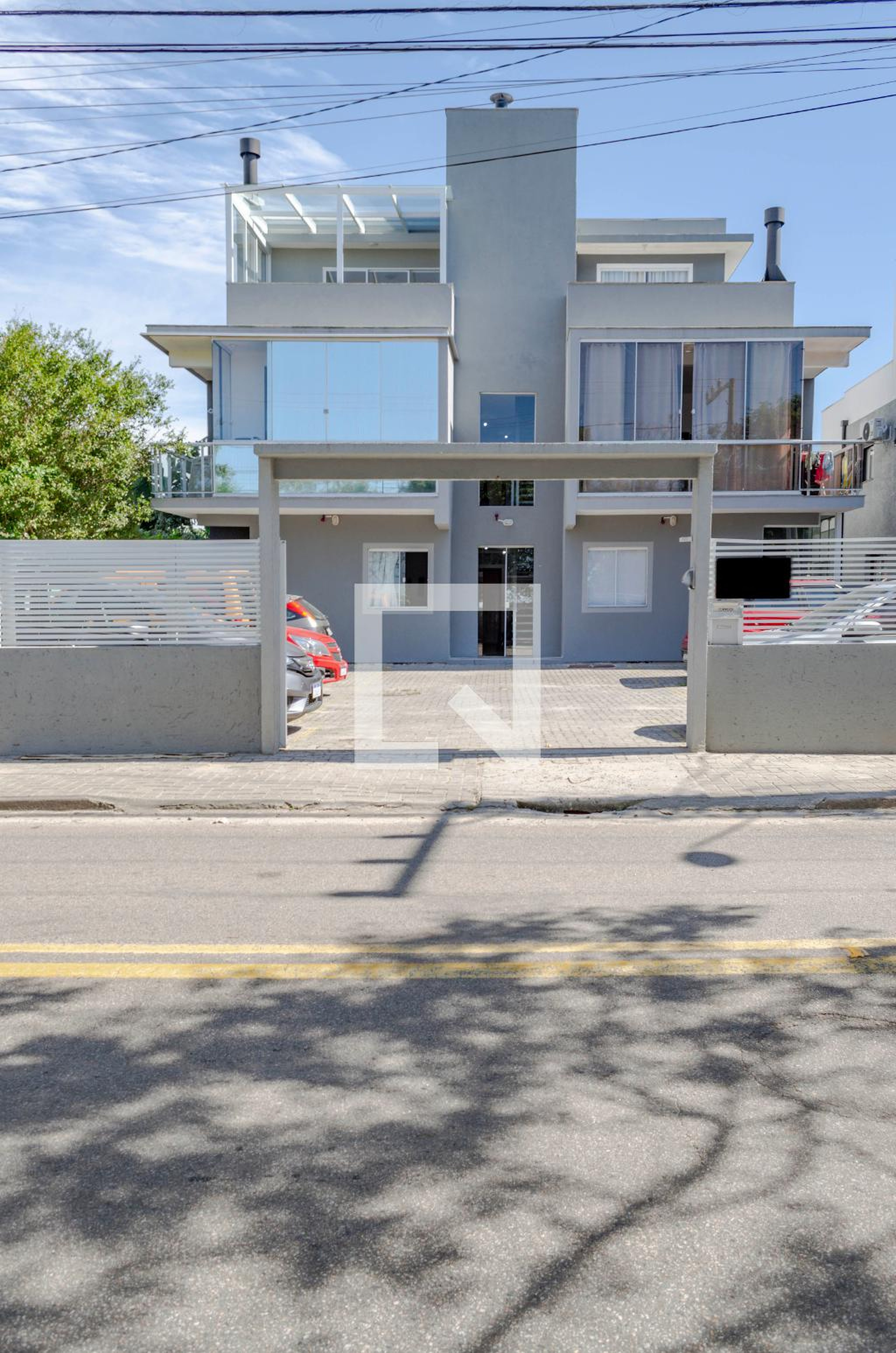 Fachada Condomínio em Rua Tereza Lopes, 827