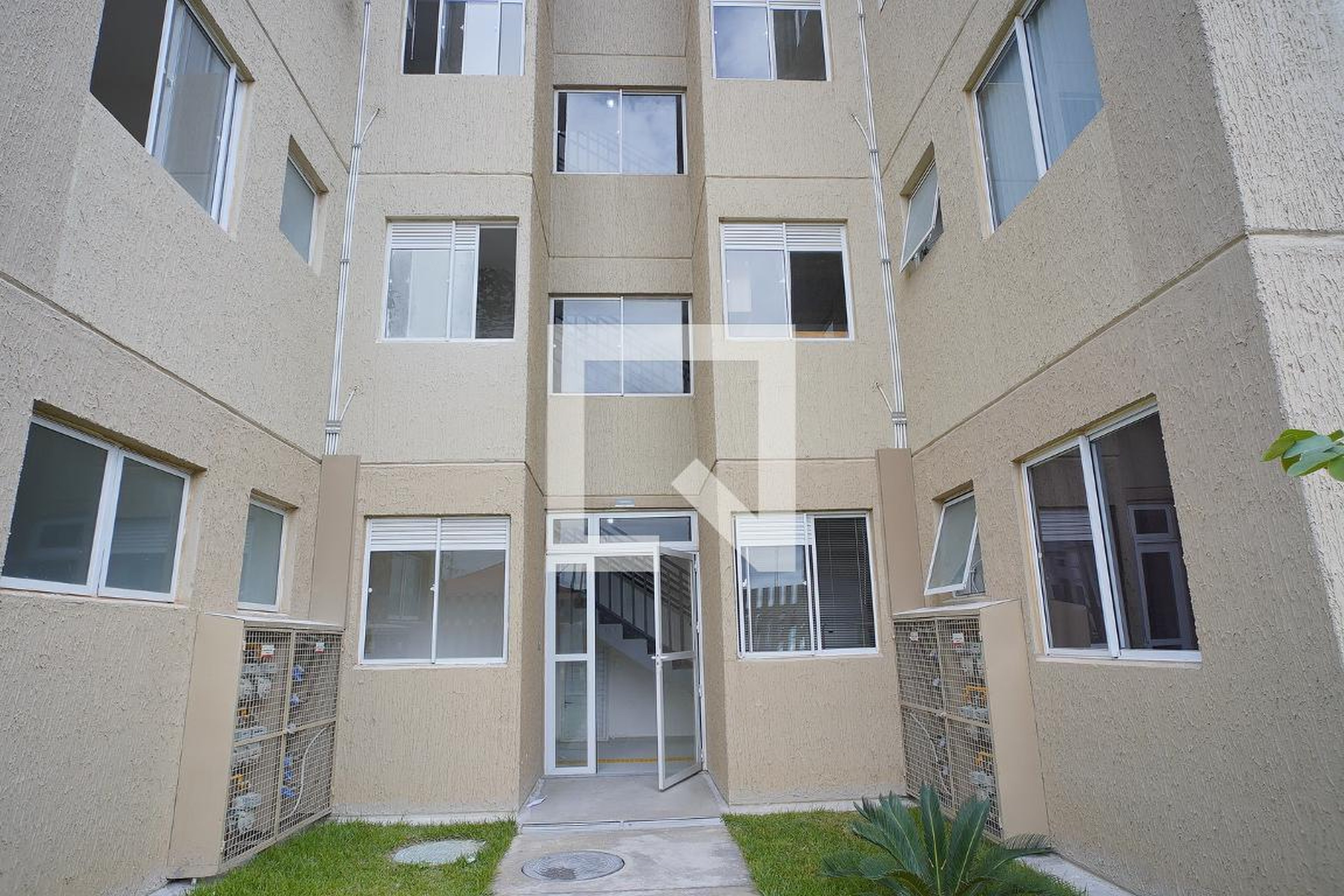 Fachada Condomínio em Rua B, 1800