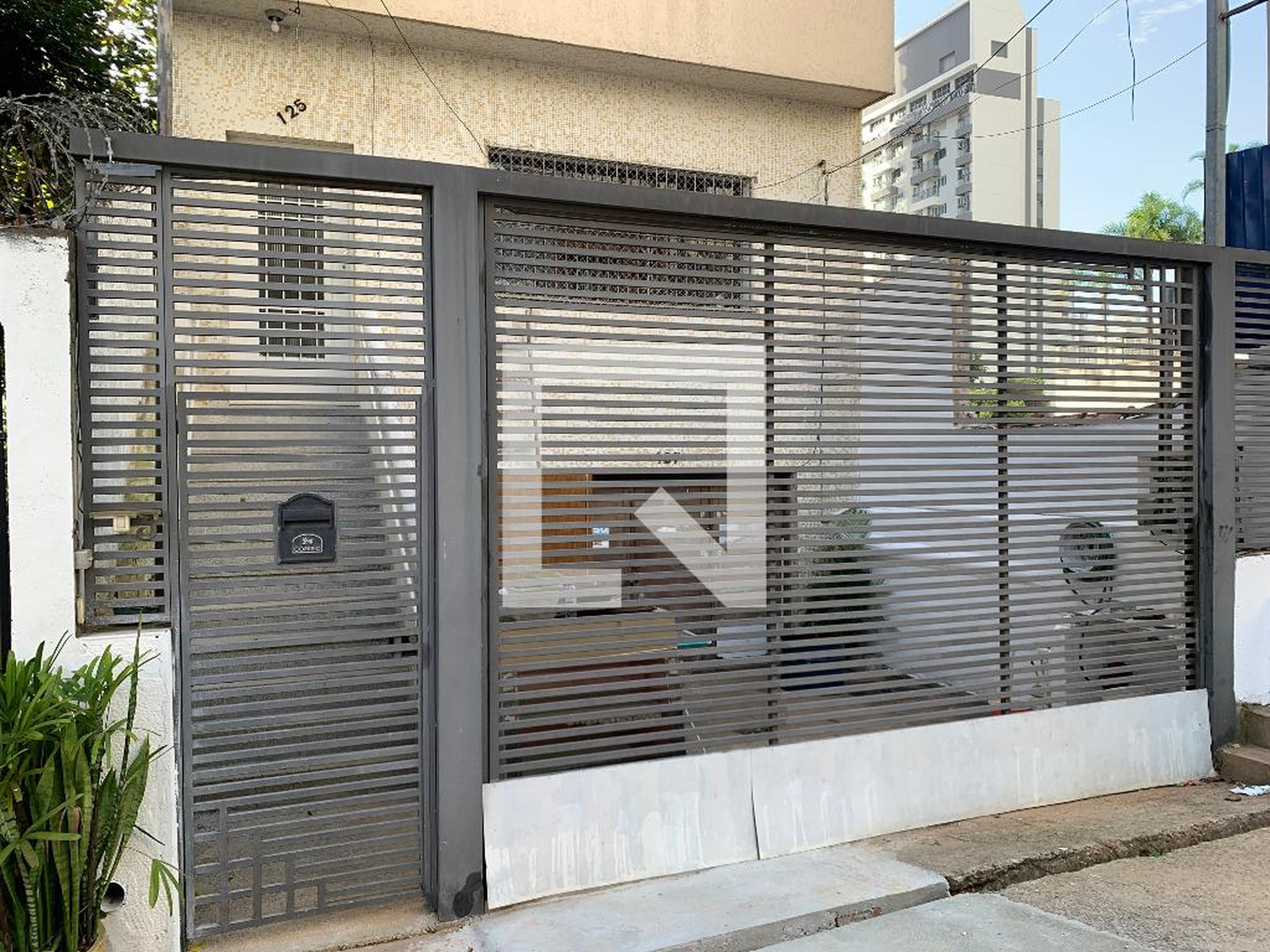 Fachada Condomínio em Rua Artur Sabóia, 125