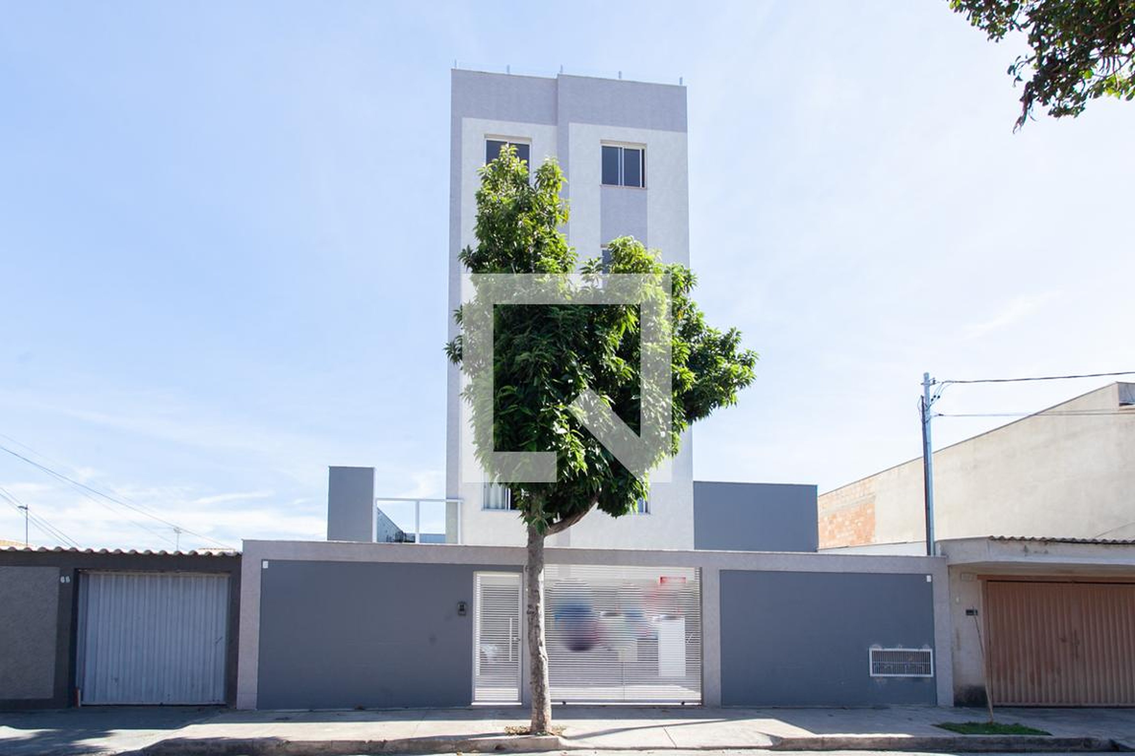 Fachada Condomínio em Rua Professor José Schettino, 60