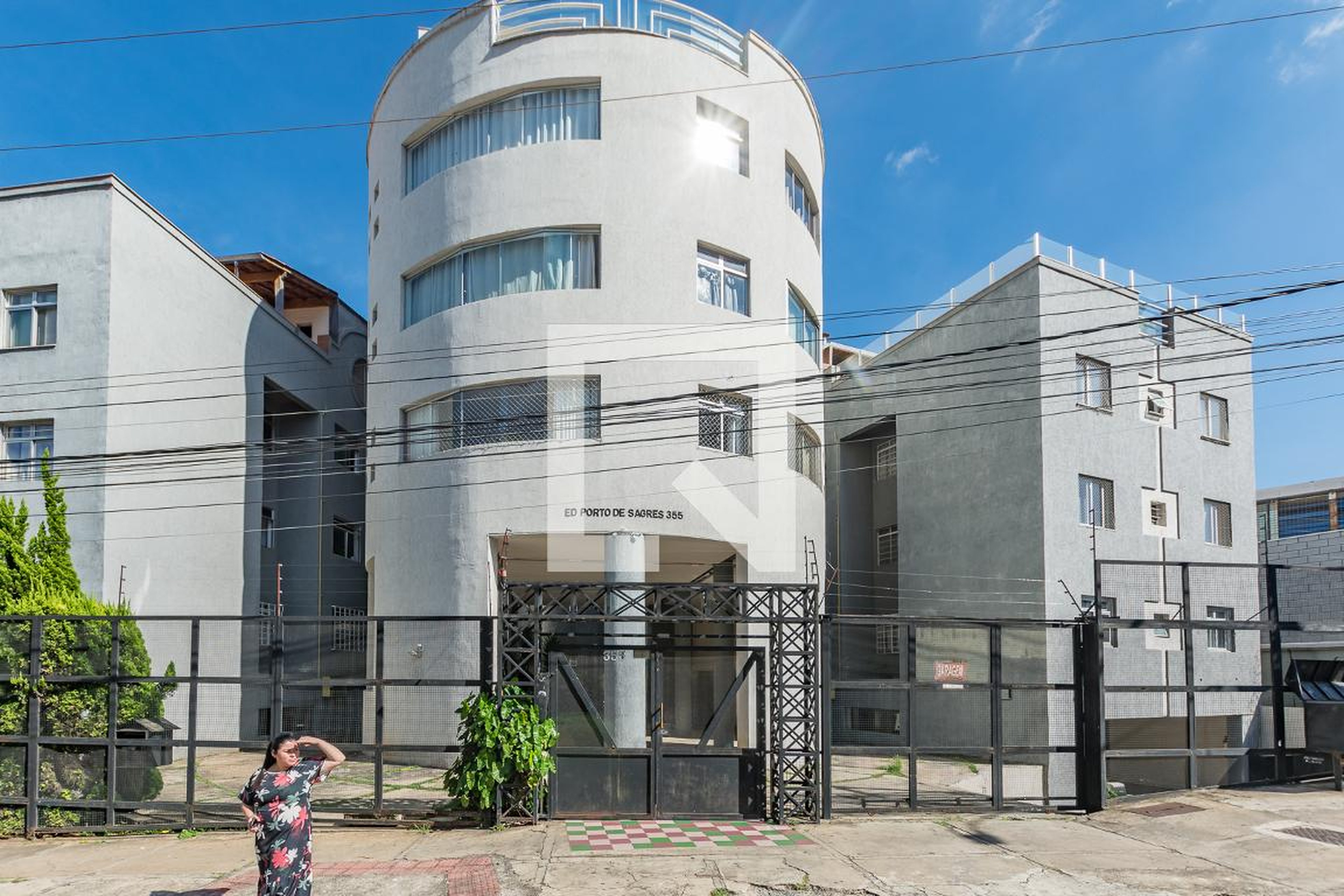 Fachada Condomínio em Rua Paulo Piedade Campos, 355