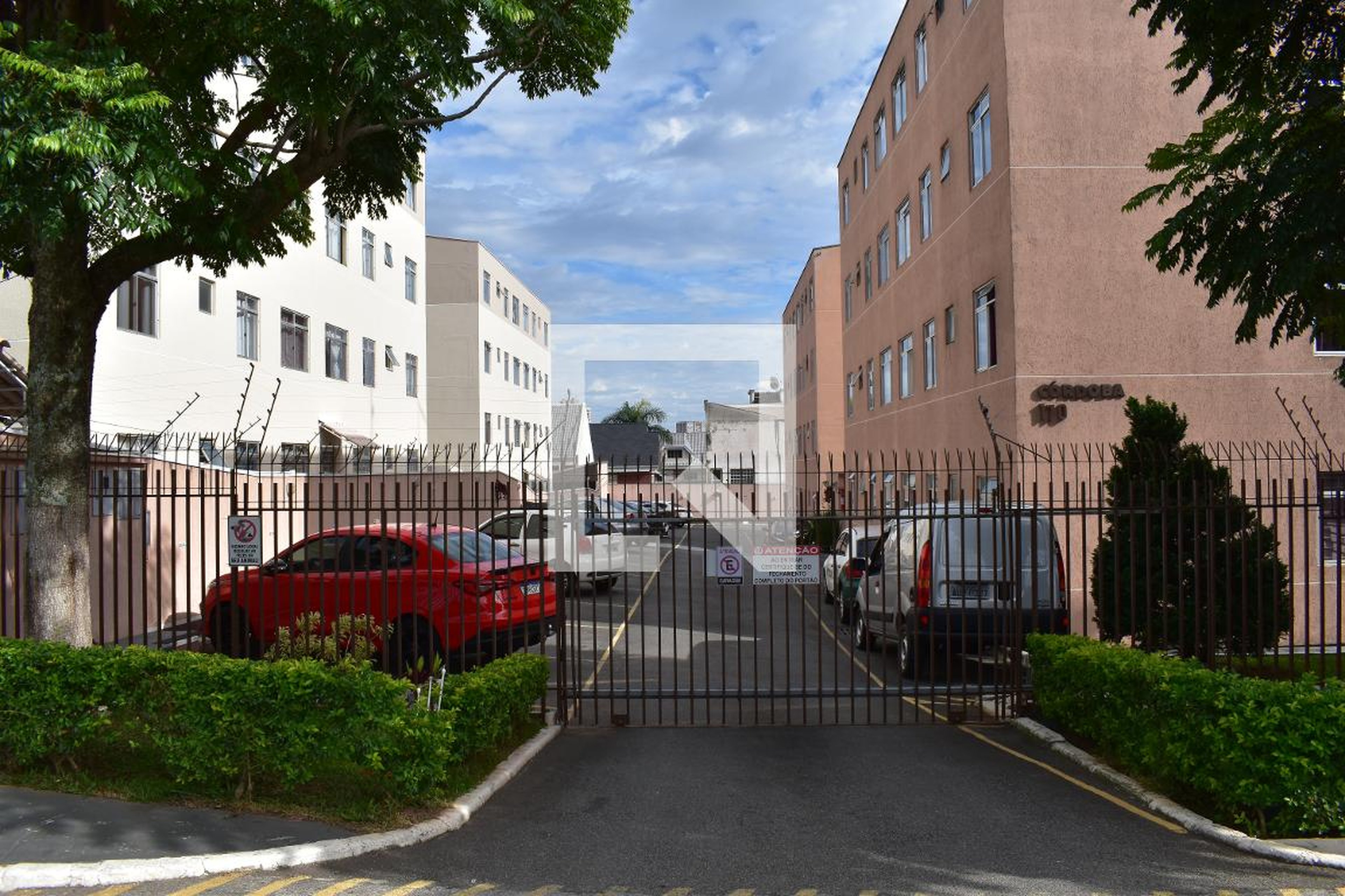 Fachada do condomínio Condomínio em Rua Guilherme Mazeto, 170