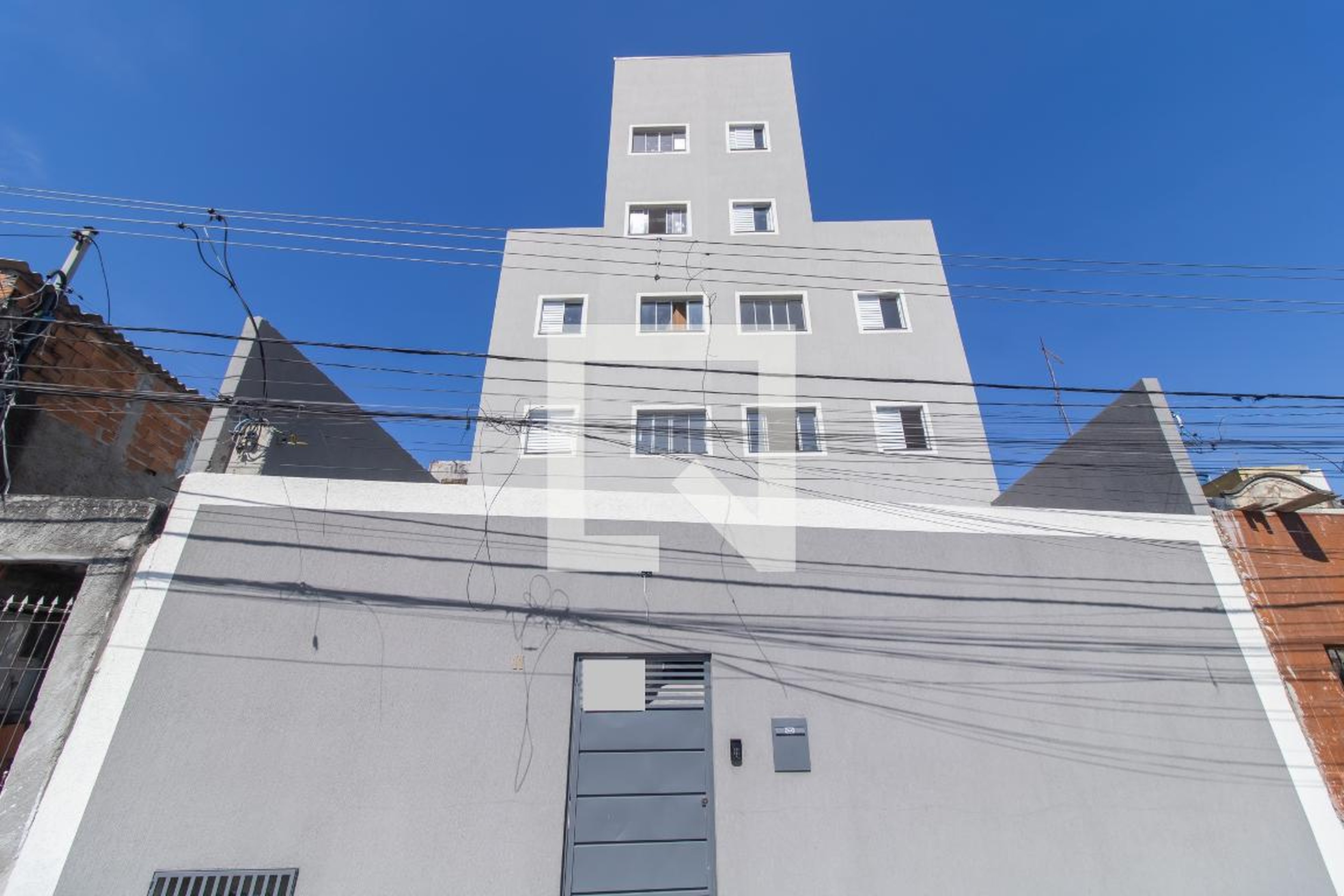 Fachada Condomínio em Rua Professor Leôncio Correia, 11