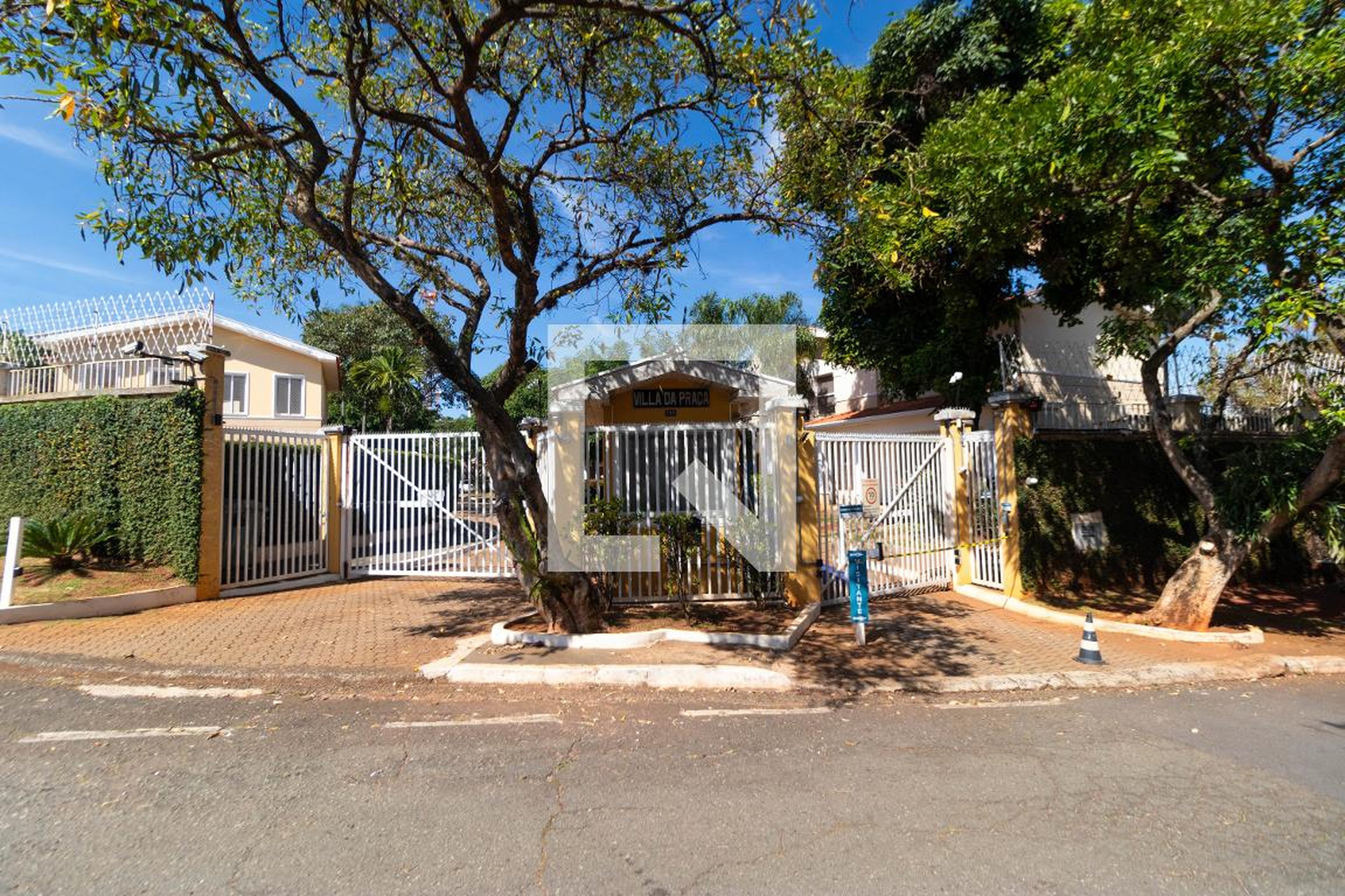 Fachada do Condomínio Condomínio Villa da Praça