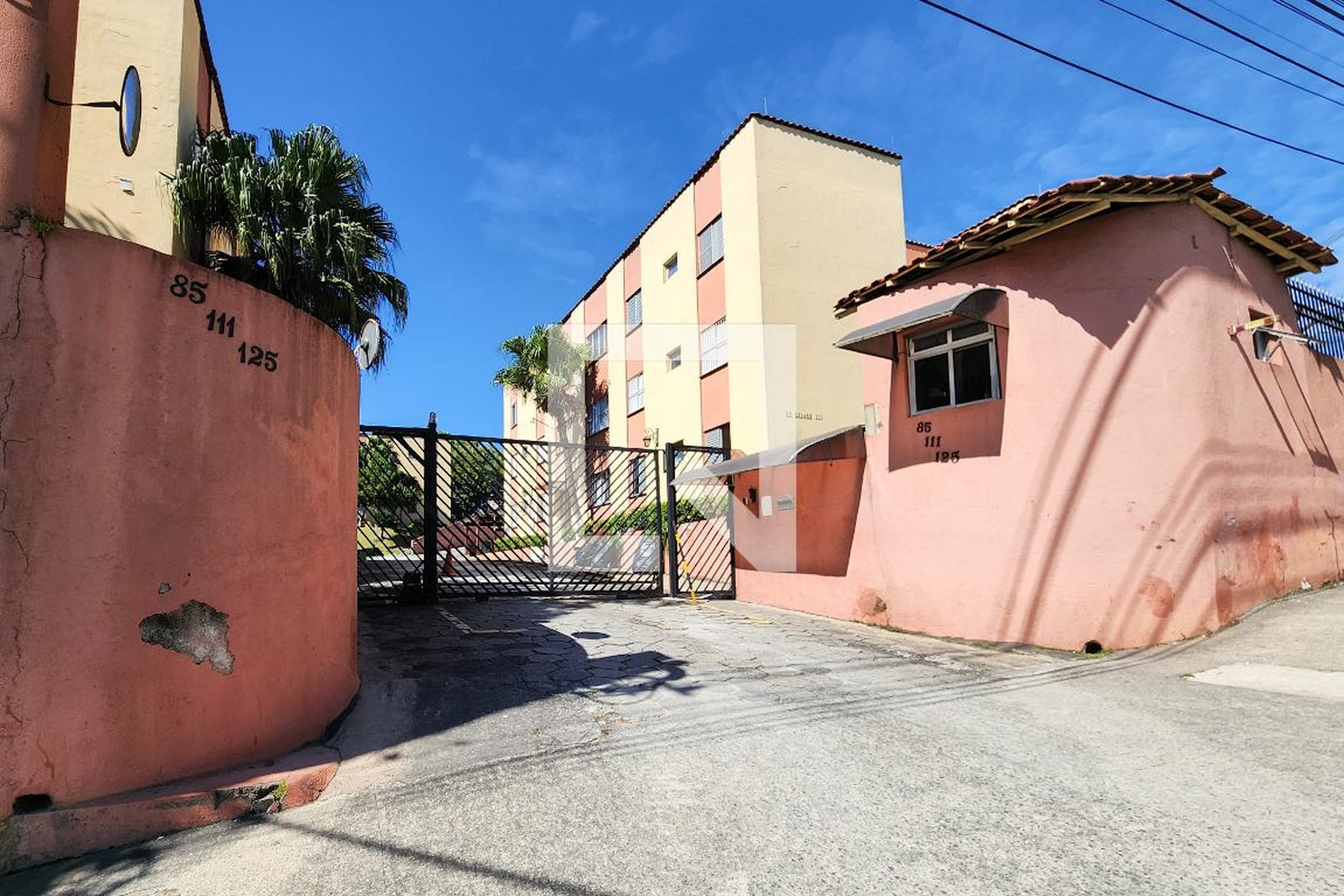 Fachada do Condomínio Condomínio em Rua Nossa Senhora de Lourdes, 88