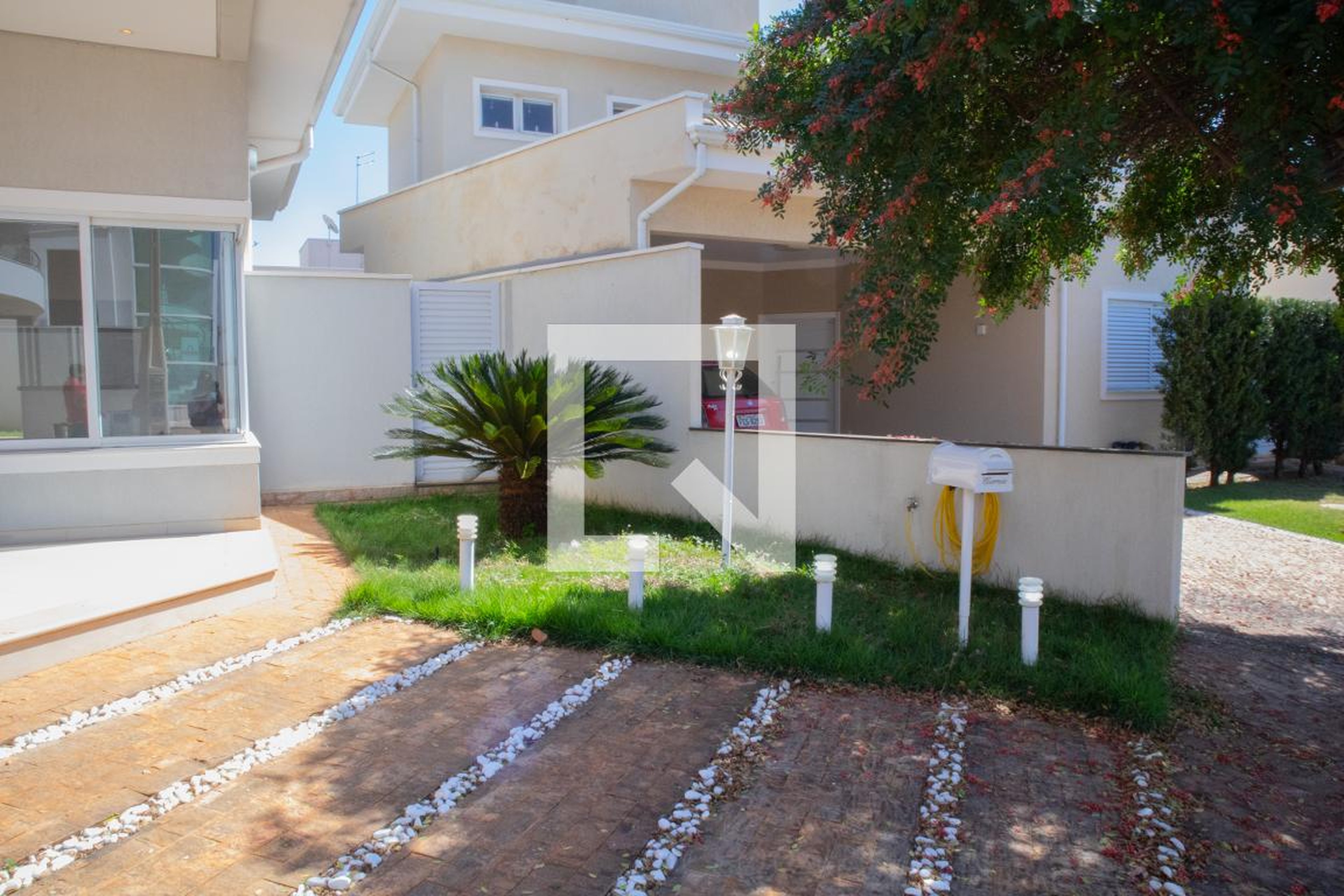 Fachada Condomínio em Rua Marie Alice Heine, 2505