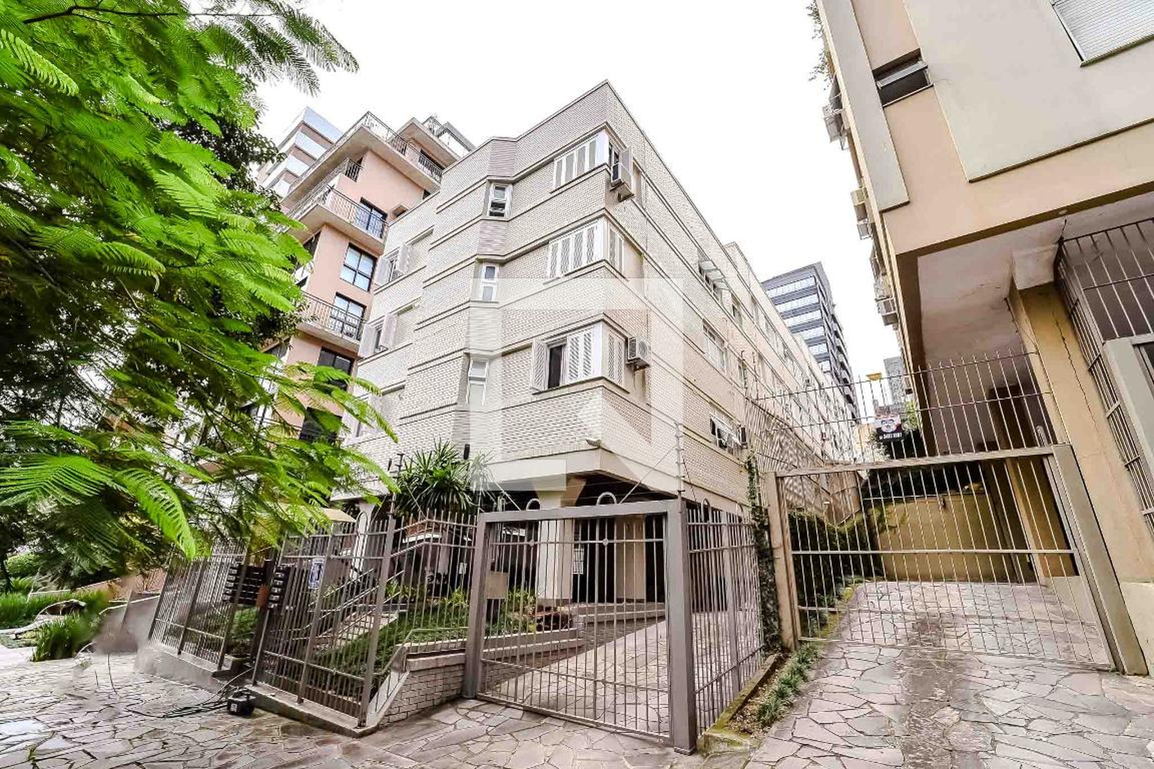 Fachada Condomínio em Rua Artur Rocha, 550