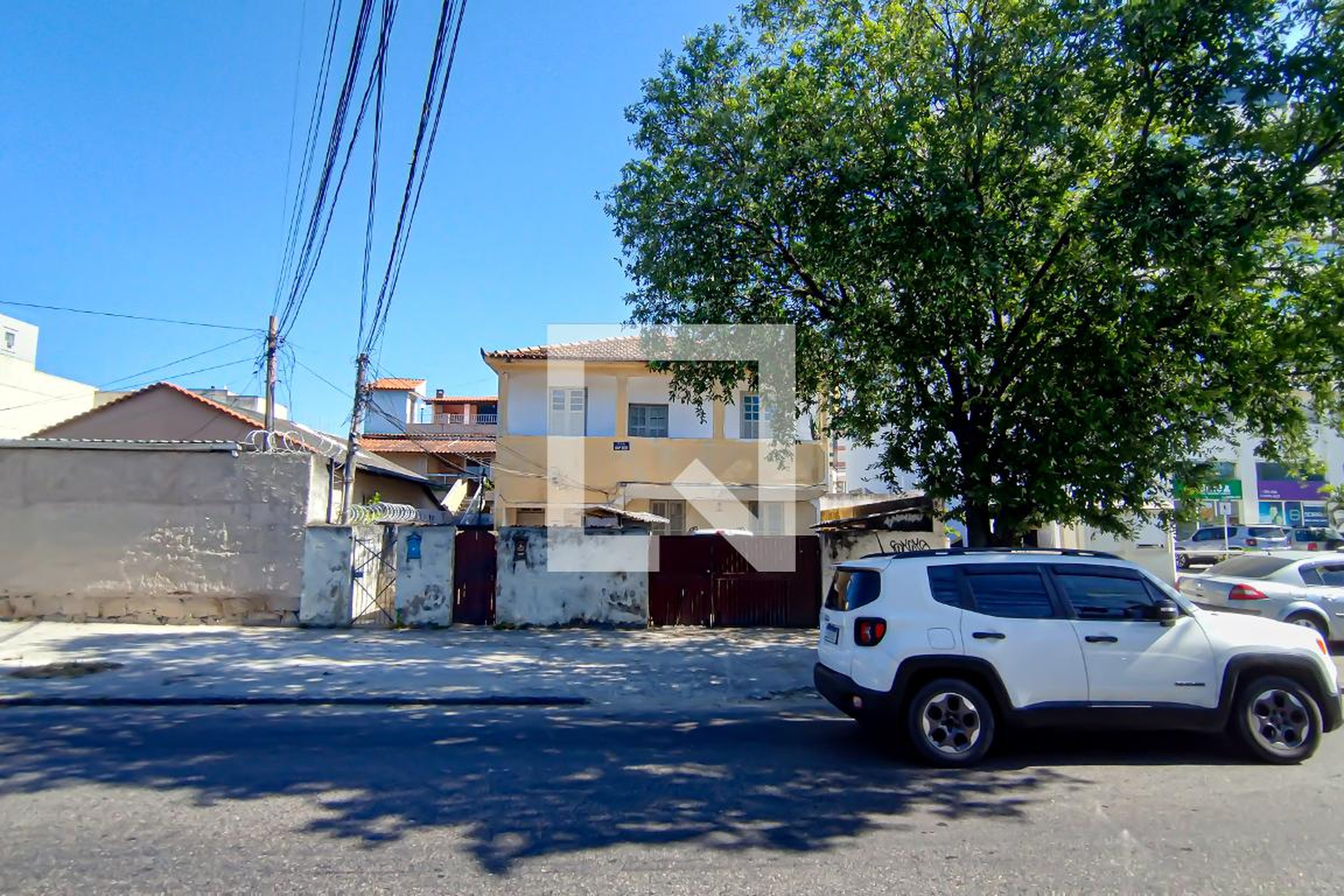 fachada Condomínio em Rua André Rocha, 800