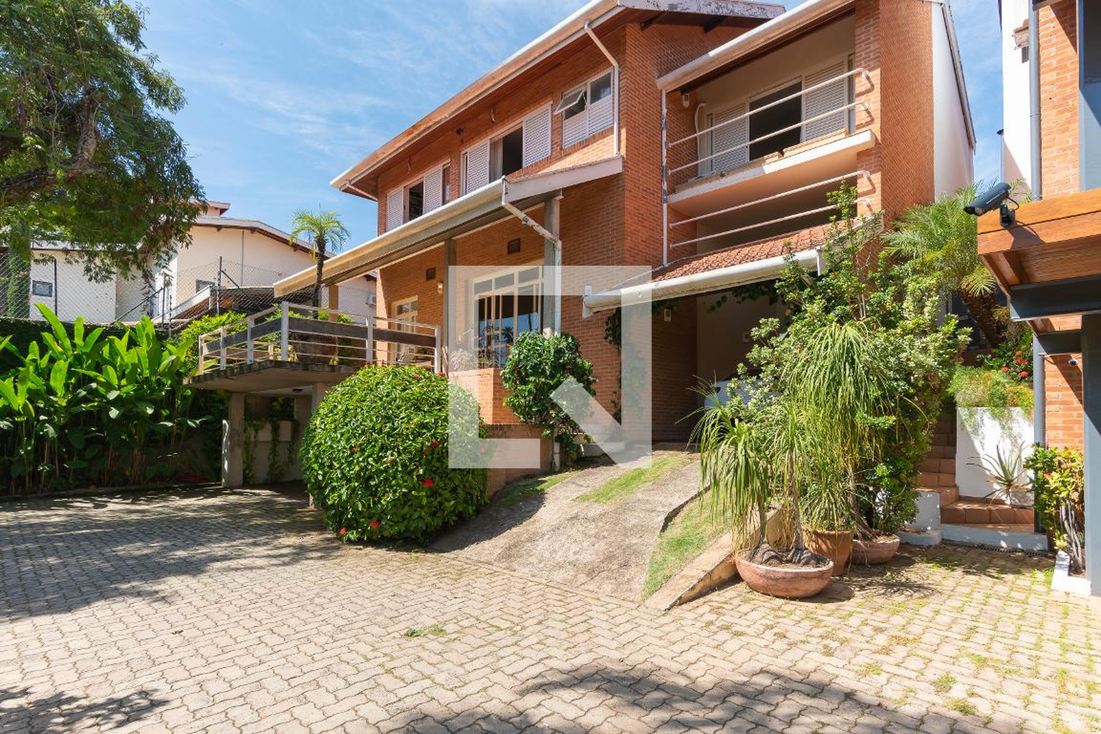 Fachada Condomínio em Rua Sta Mônica, 20