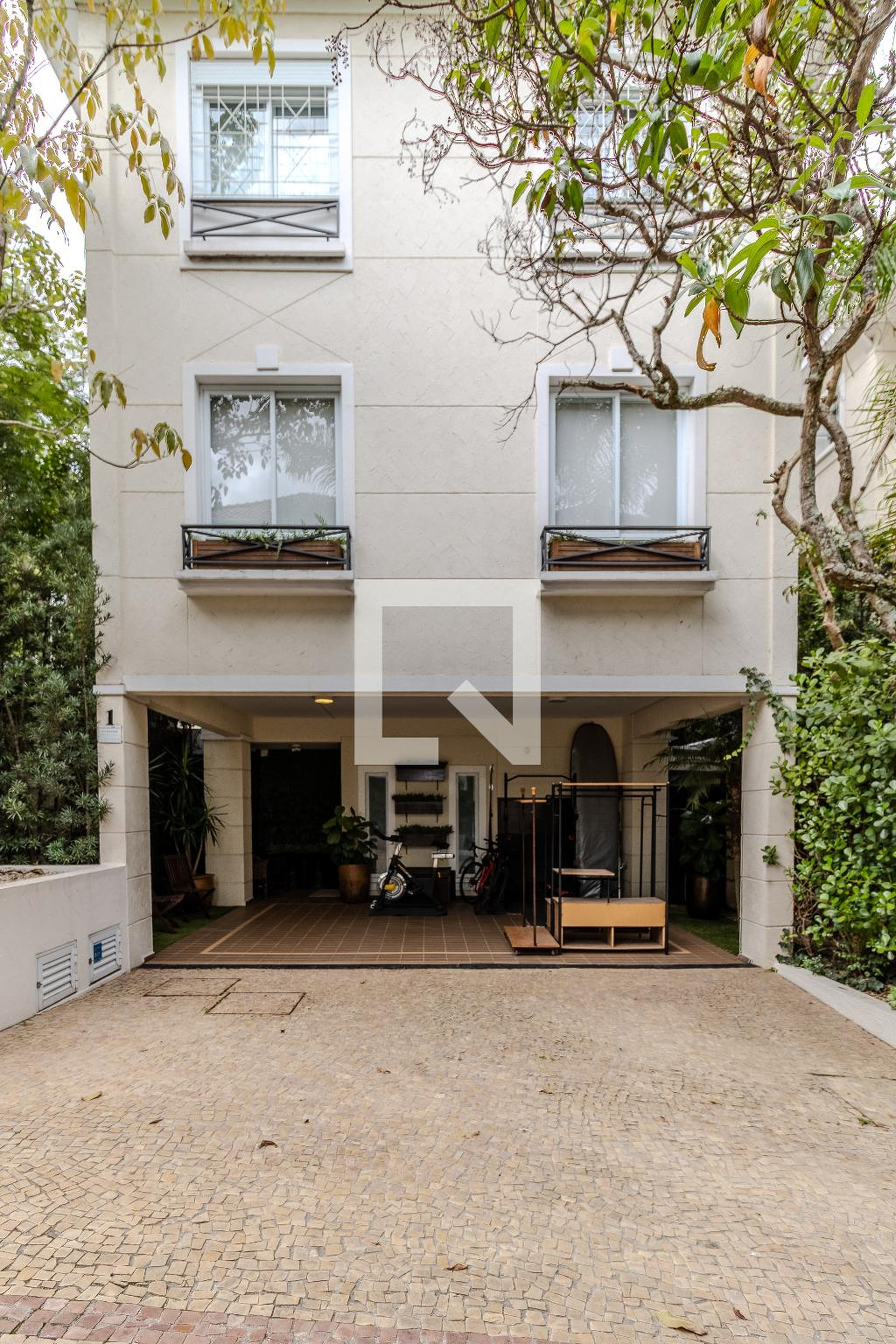 Fachada Condomínio em Rua Almirante Soares Dutra, 434