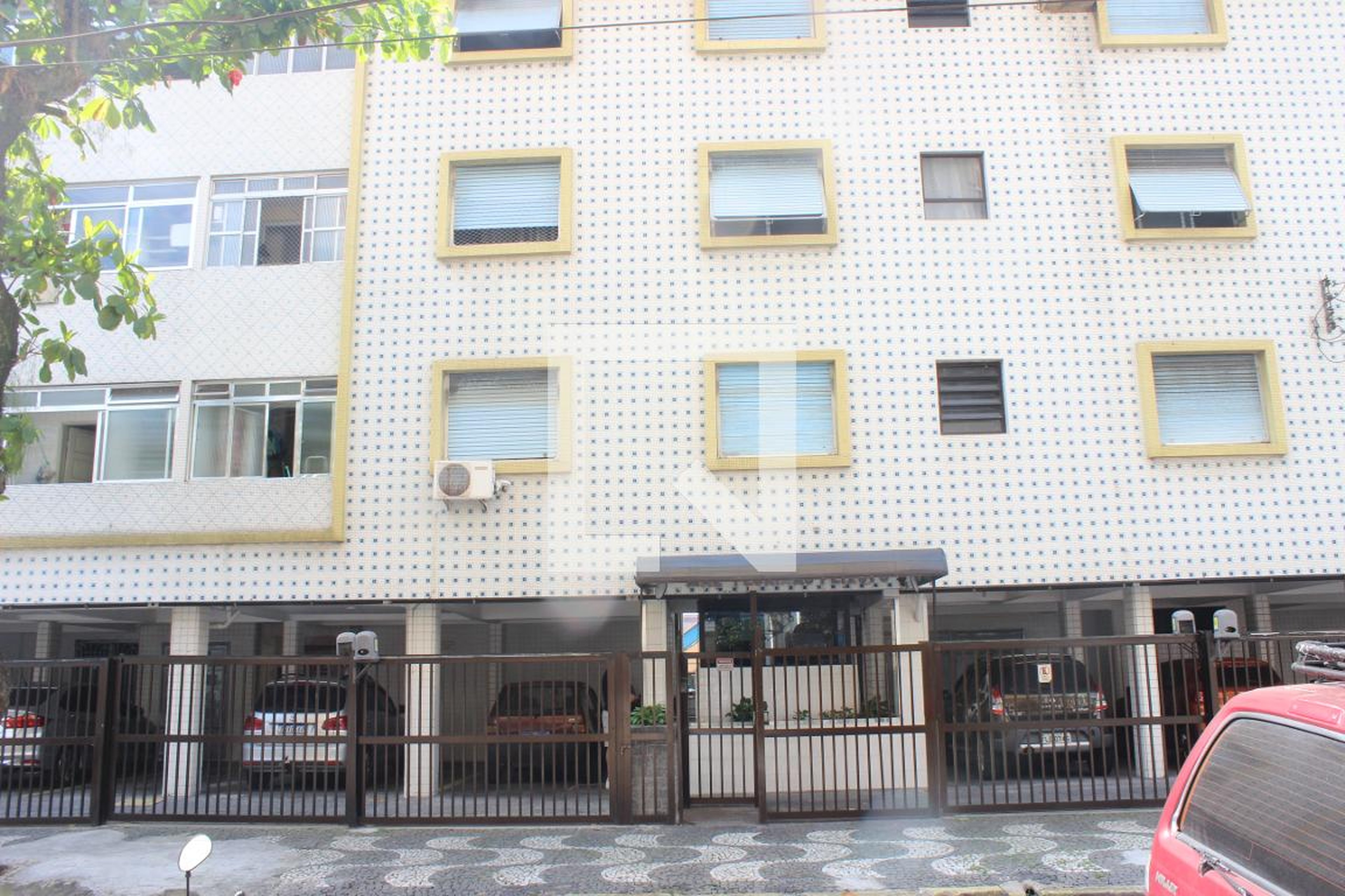 Fachada Condomínio em Rua Freitas Guimarães, 544