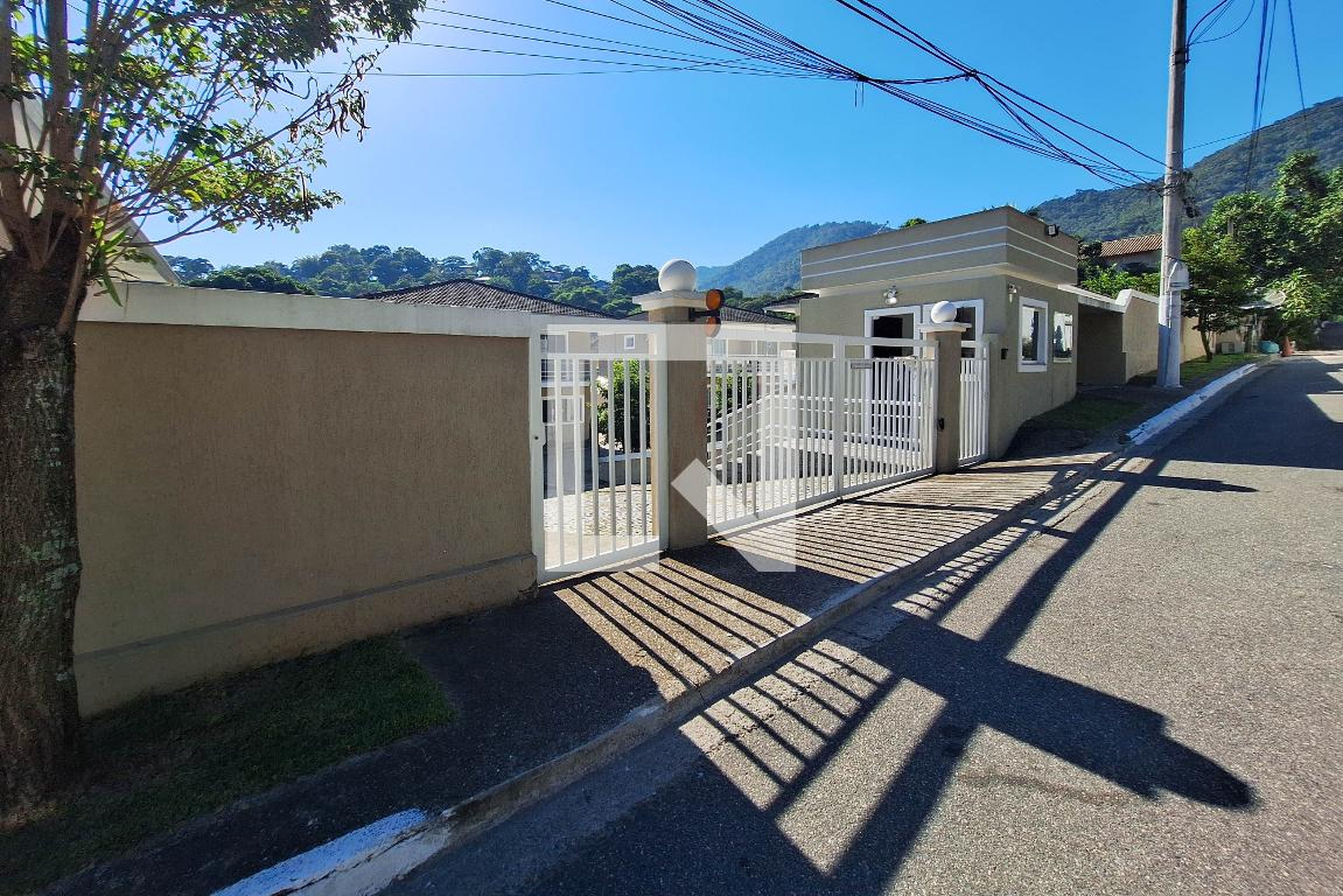 Fachada Condomínio em Rua Peroba do Campo, 317