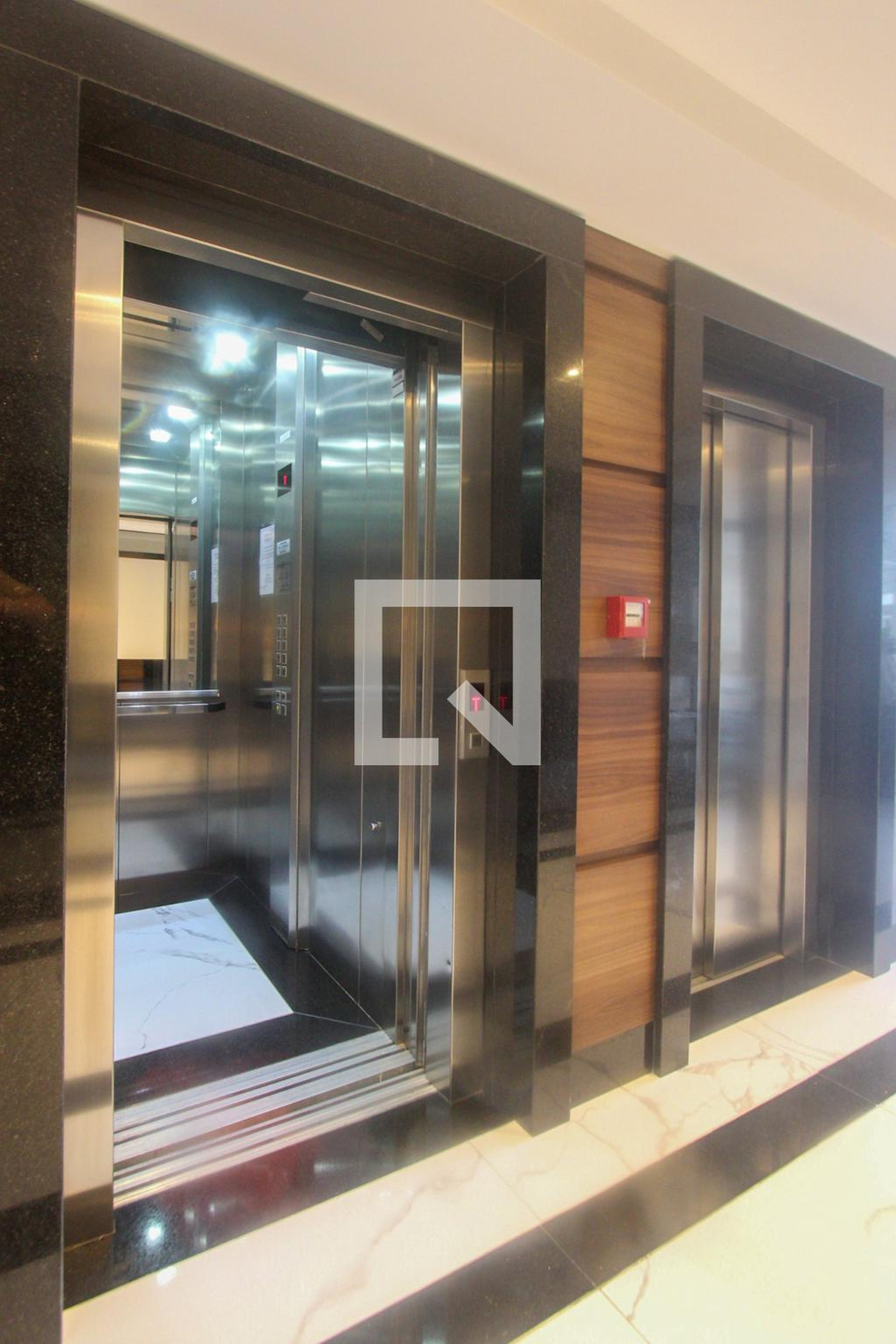 Elevador - Village Country