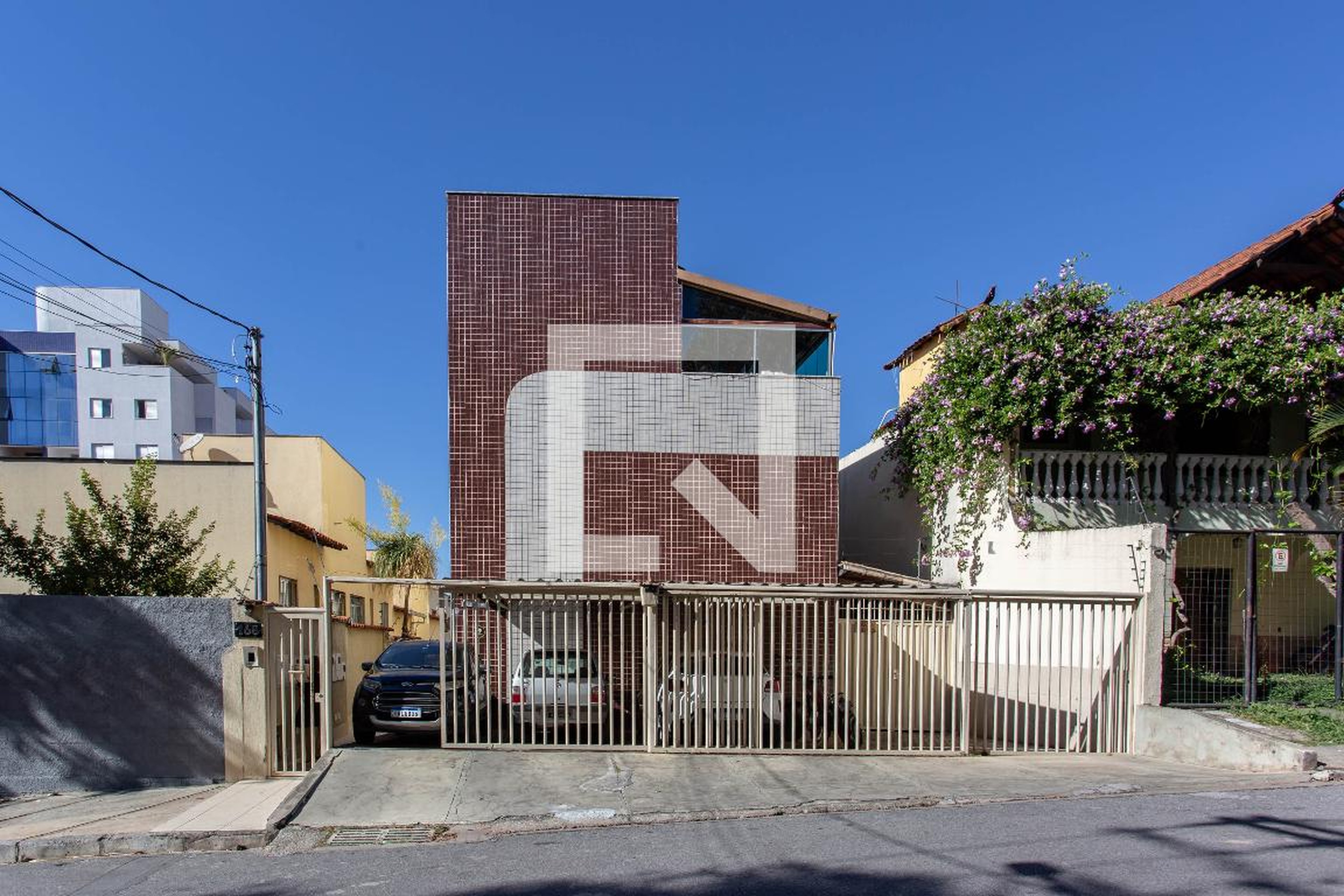 Fachada Condomínio em Rua Maria Cecília, 168