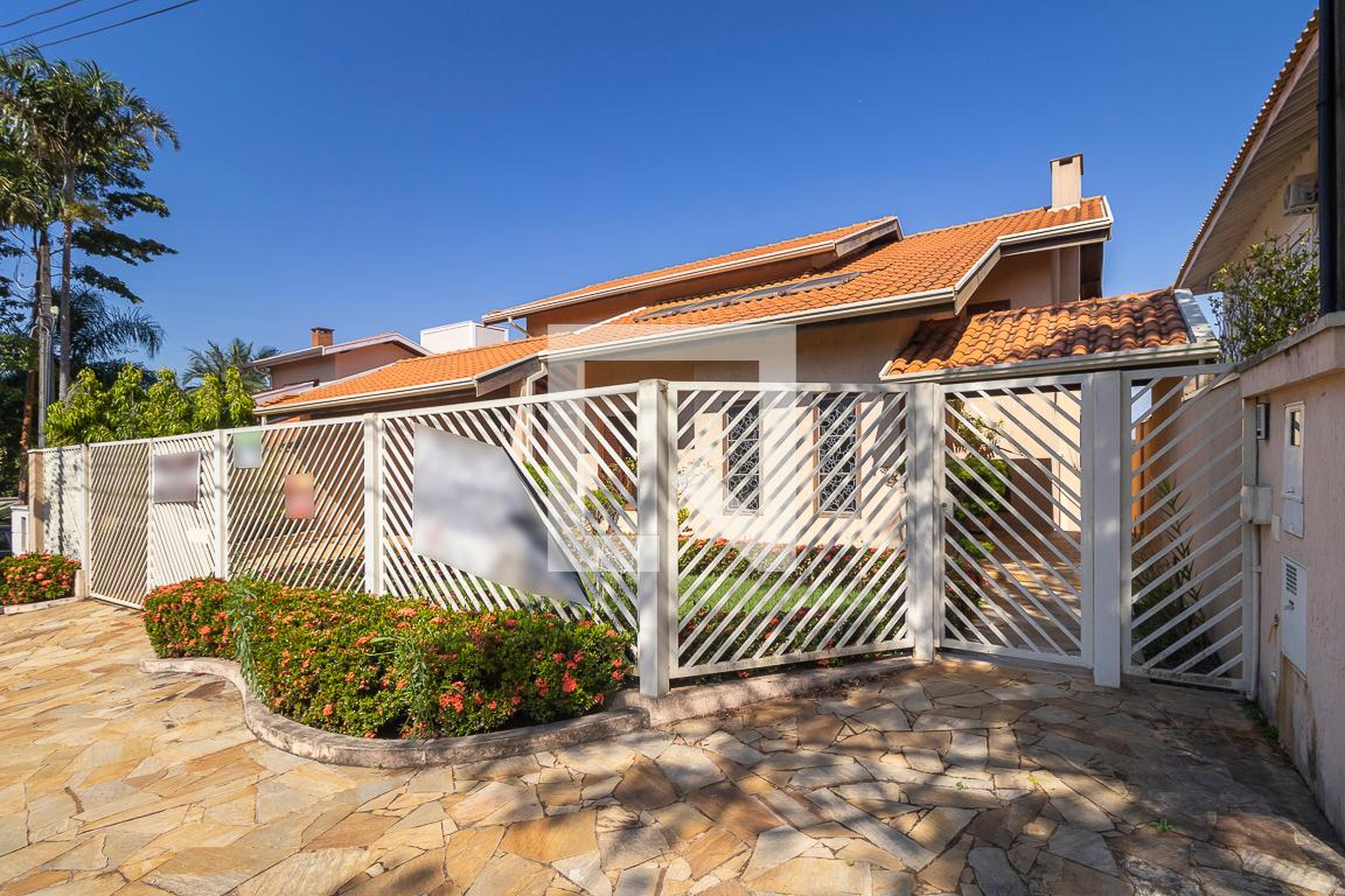 Fachada Condomínio Caminhos de San Conrado