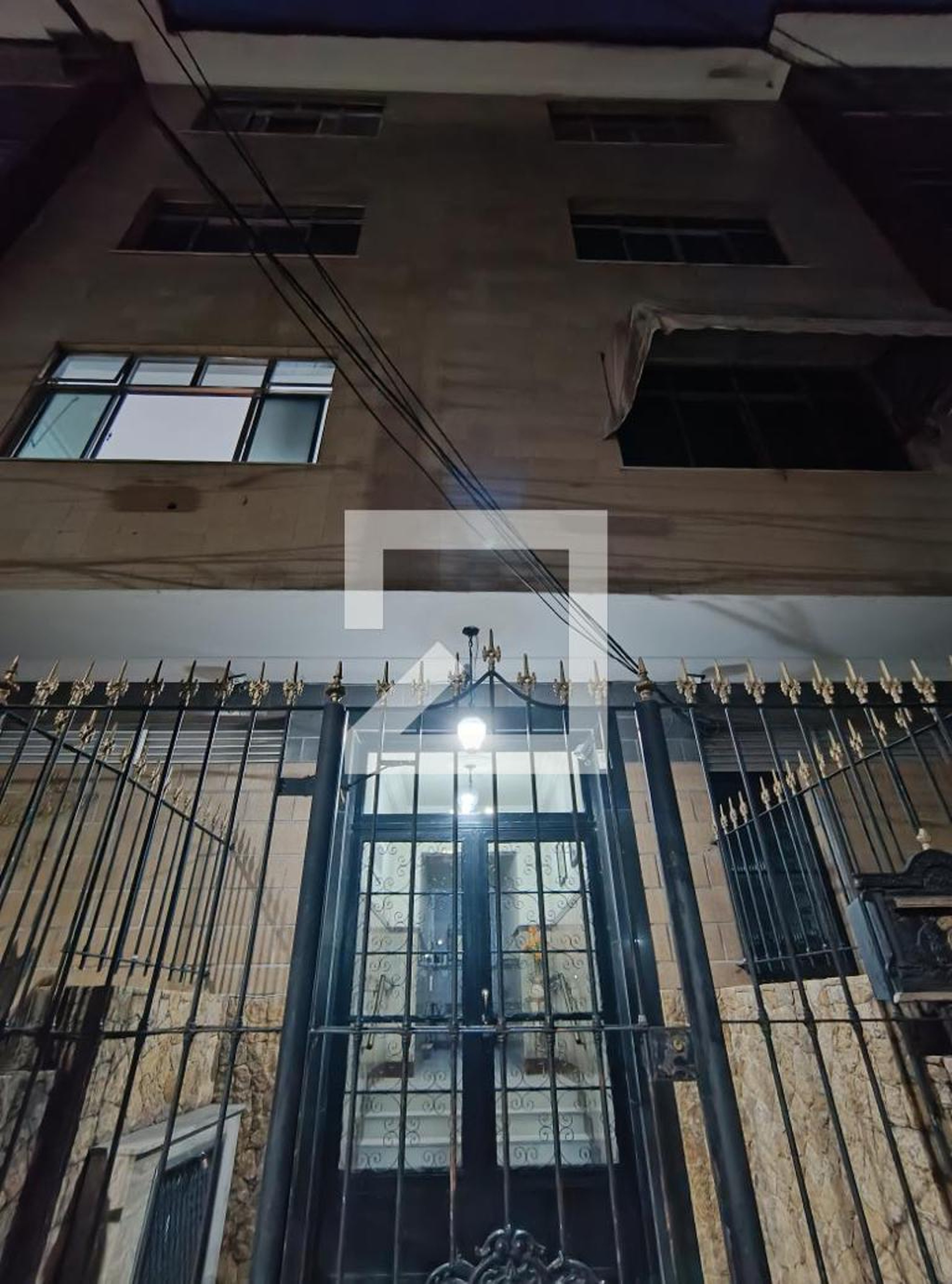 Fachada Condomínio em Rua Gavião Peixoto, 317