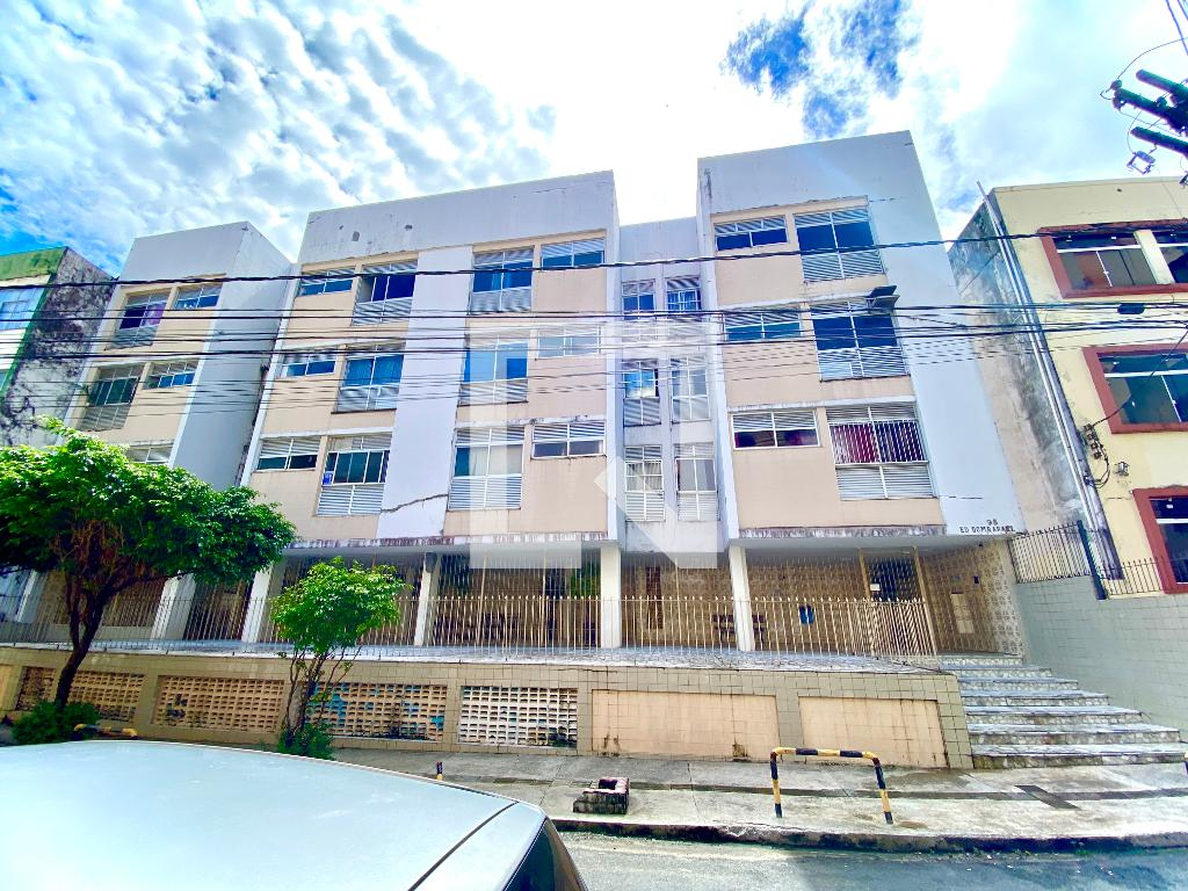 Fachada Condomínio em Rua Tuiuti, 98