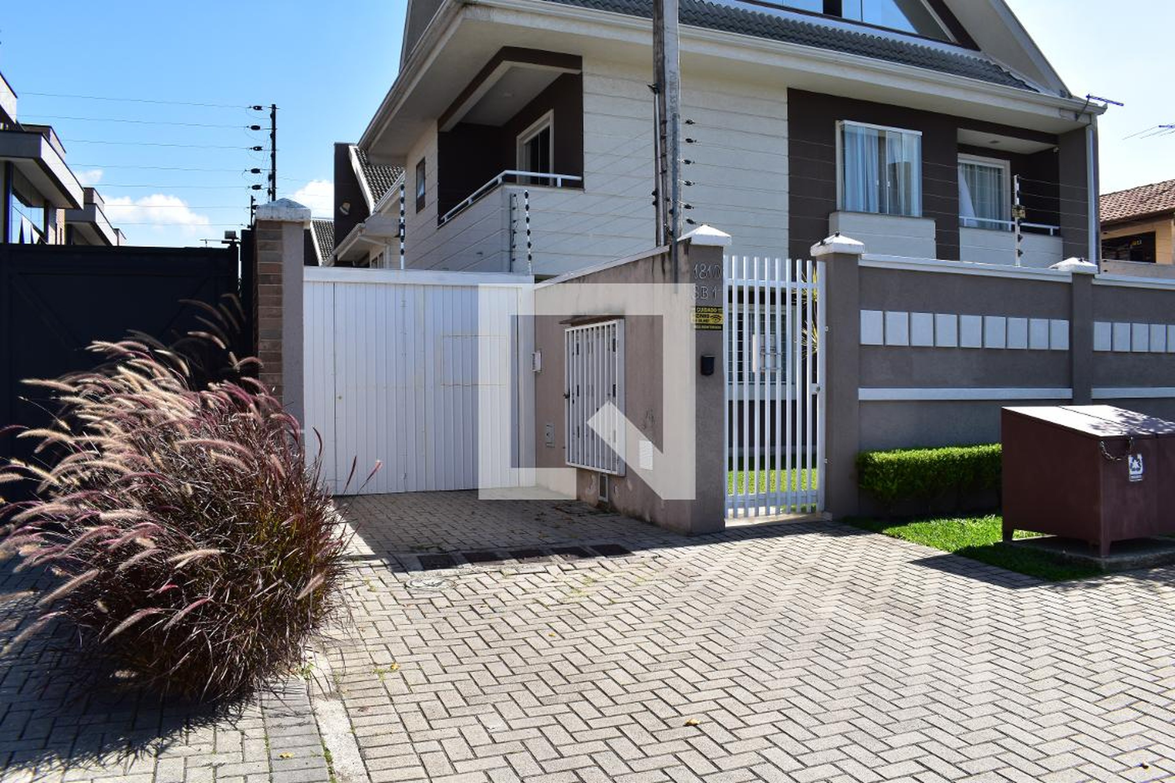 Fachada do condomínio Condomínio em Rua Professora Maria de Assumpção, 1810