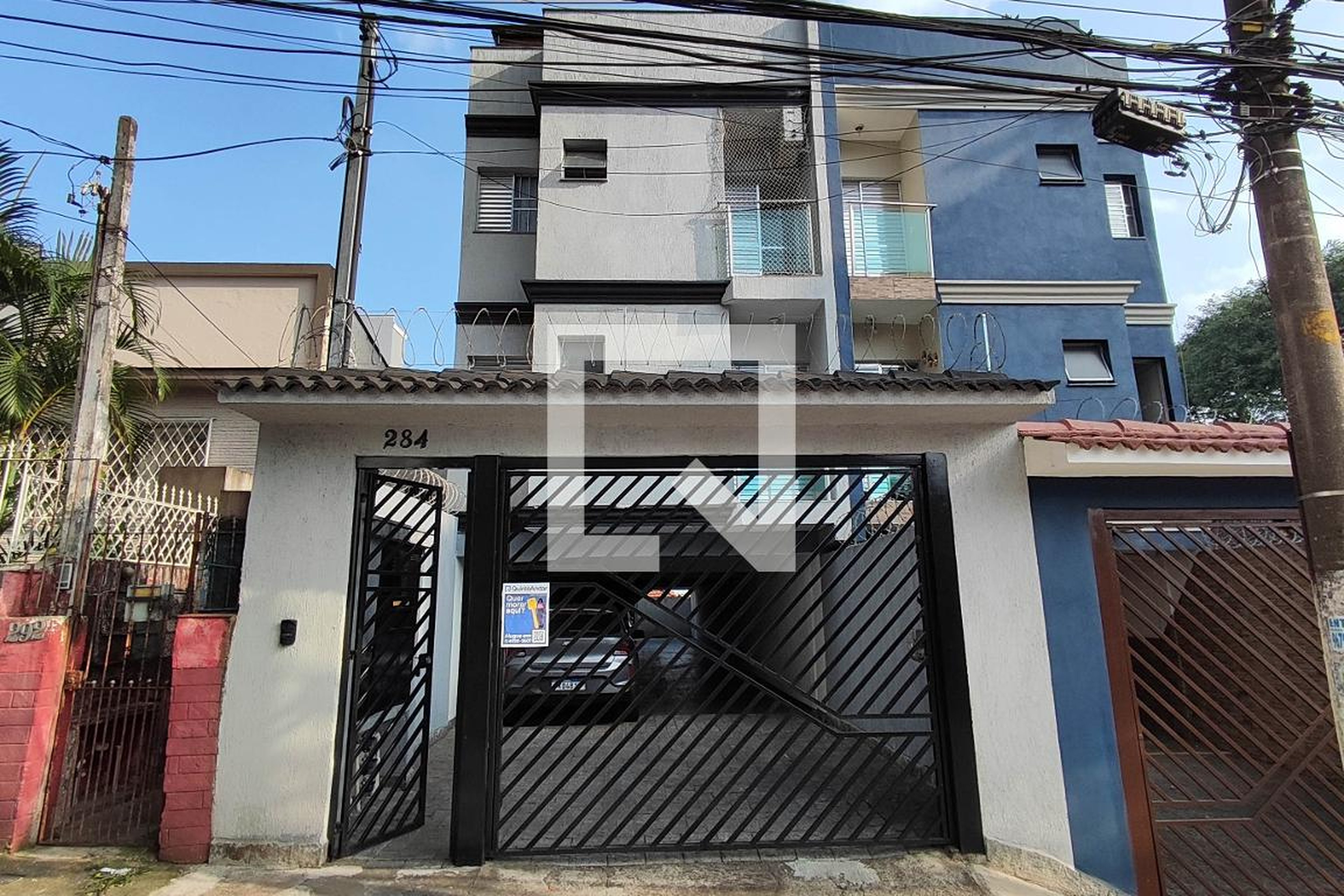 Fachada Condomínio em Rua Sidnei, 284