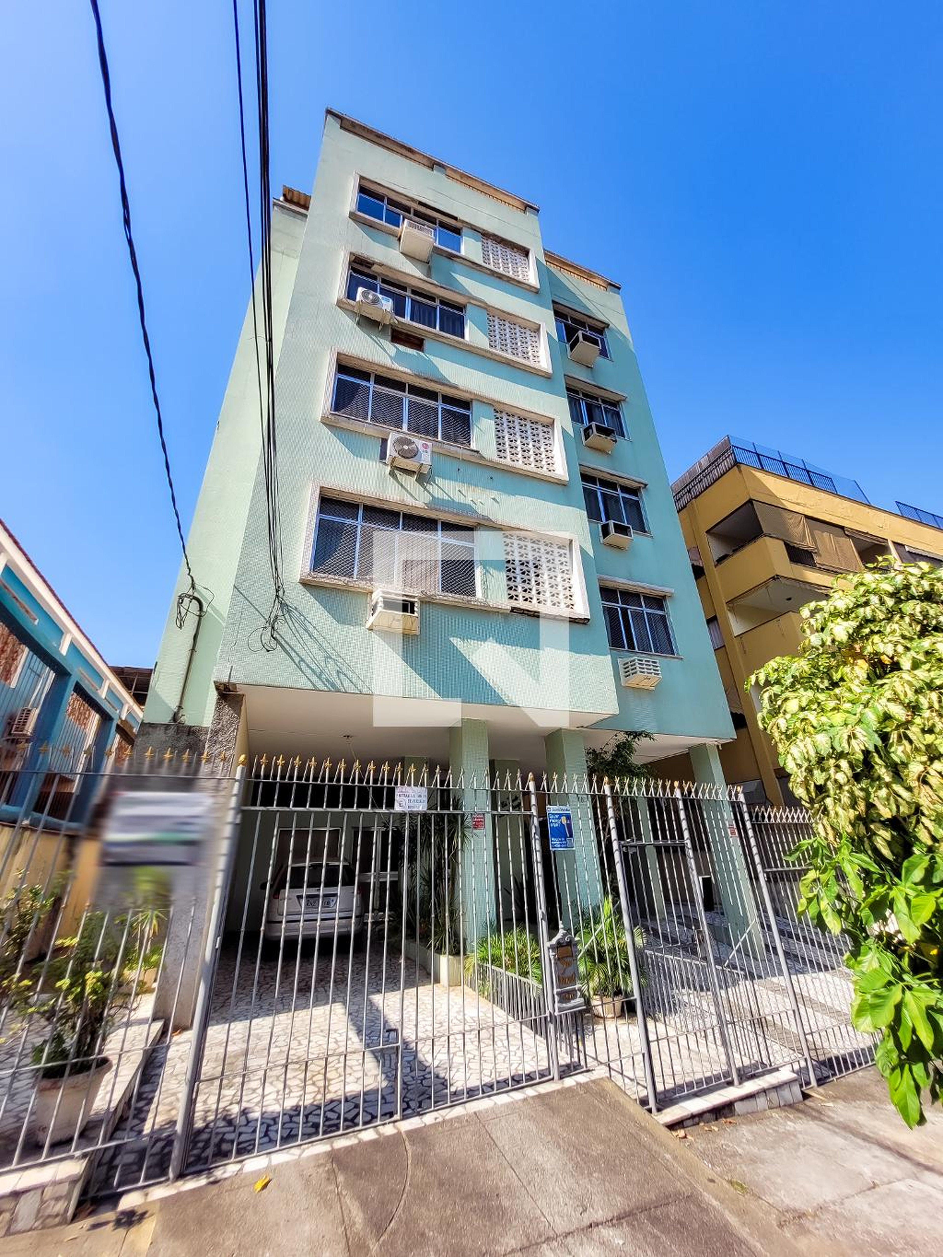 Fachada do Prédio Condomínio em Rua Paulo Silva Araújo, 16