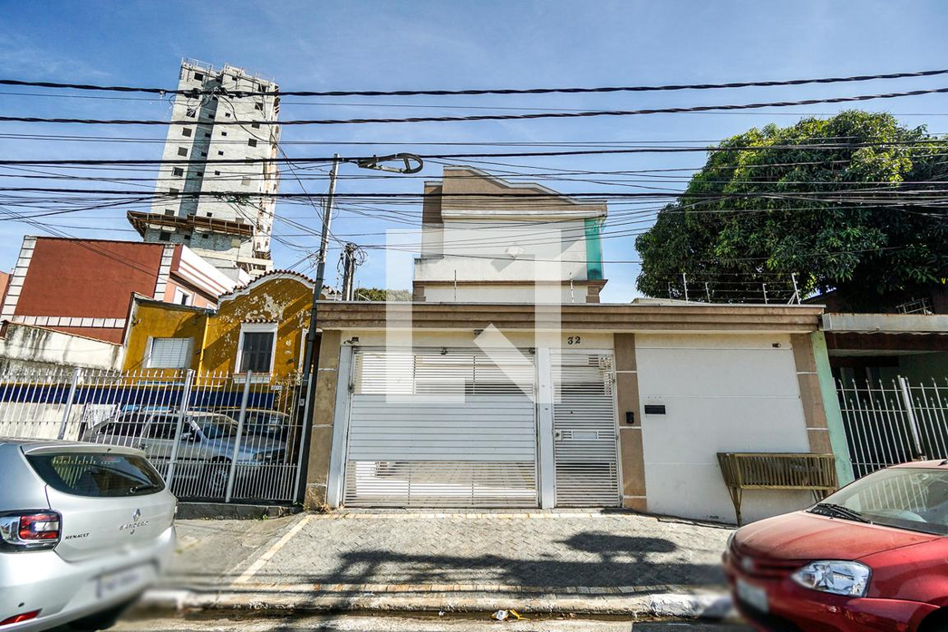 Fachada Condomínio em Rua Elisa de Carvalho, 32