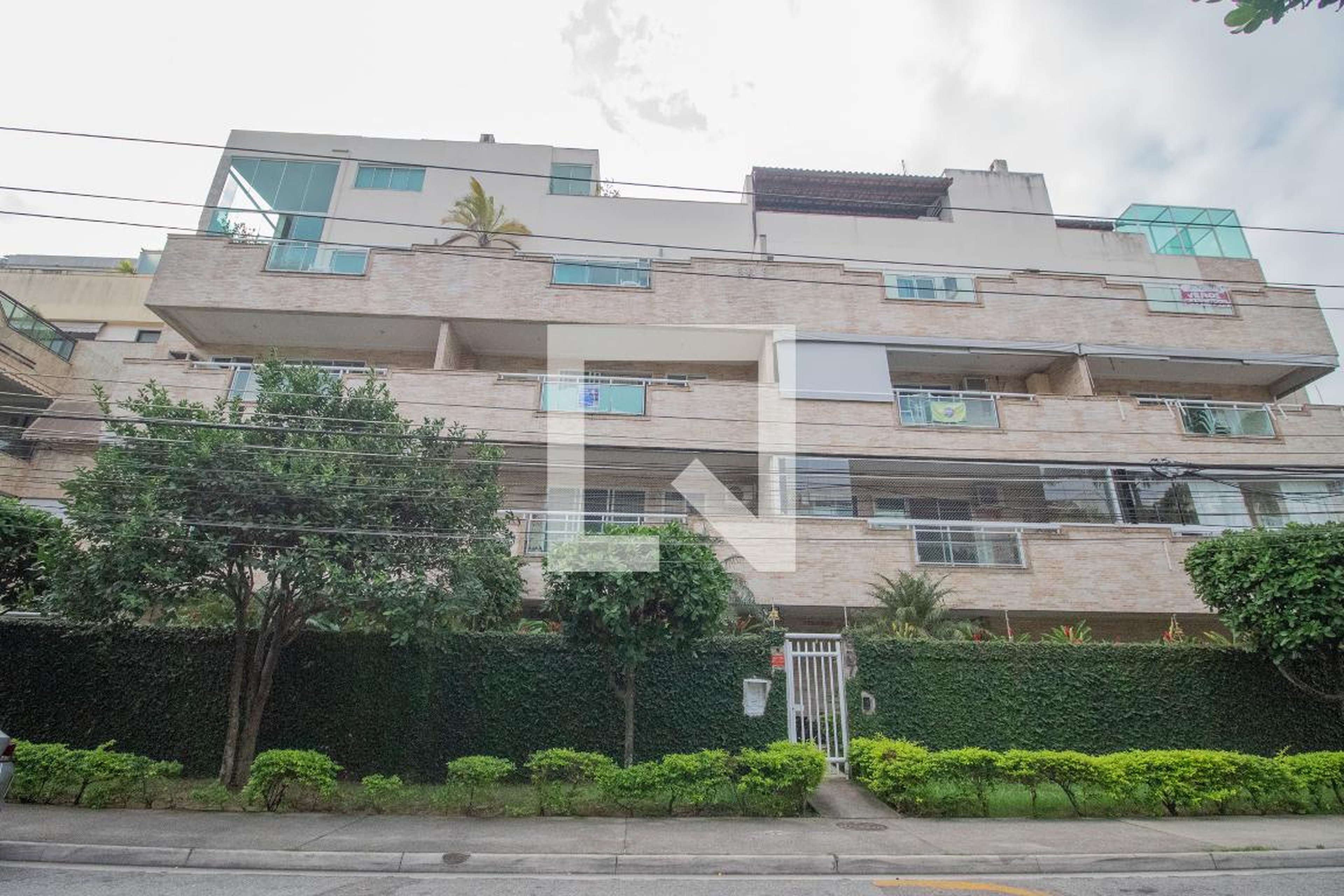 Fachada Condomínio em Rua Almirante Ary Rongel, 807