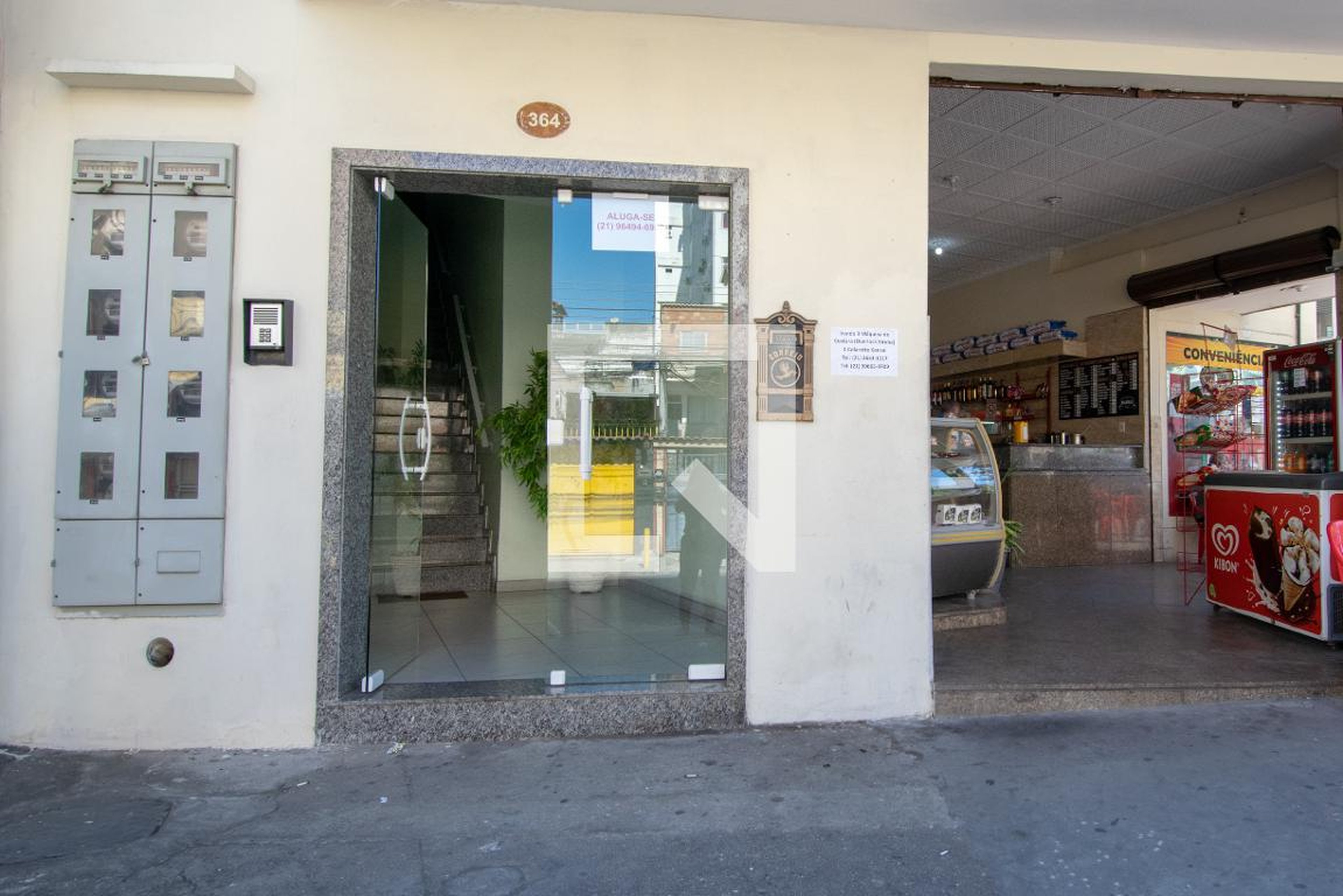 Fachada Condomínio em Rua Professor José de Souza Herdy, 364