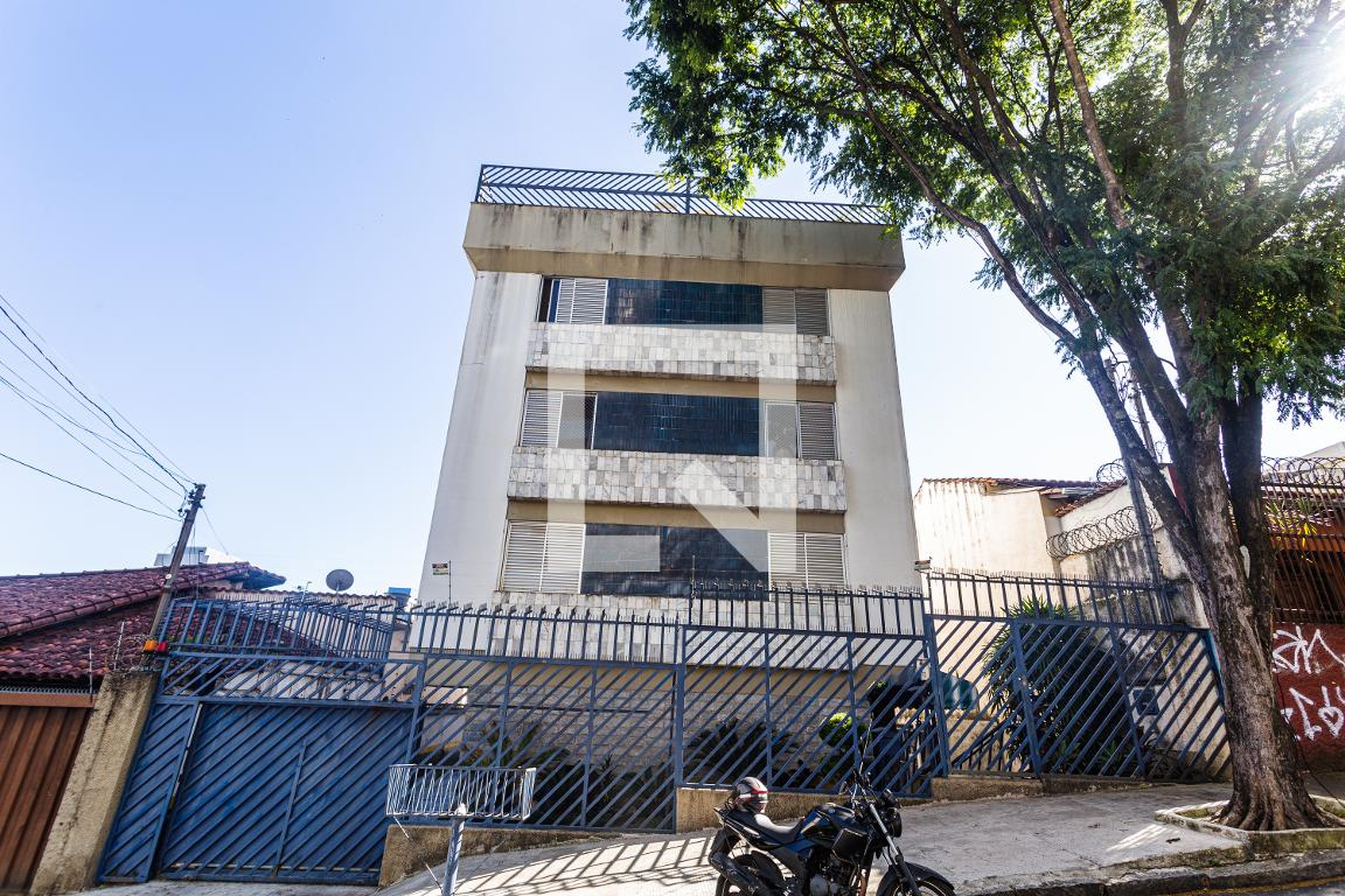 Fachada Condomínio em Rua Henrique Passini, 563