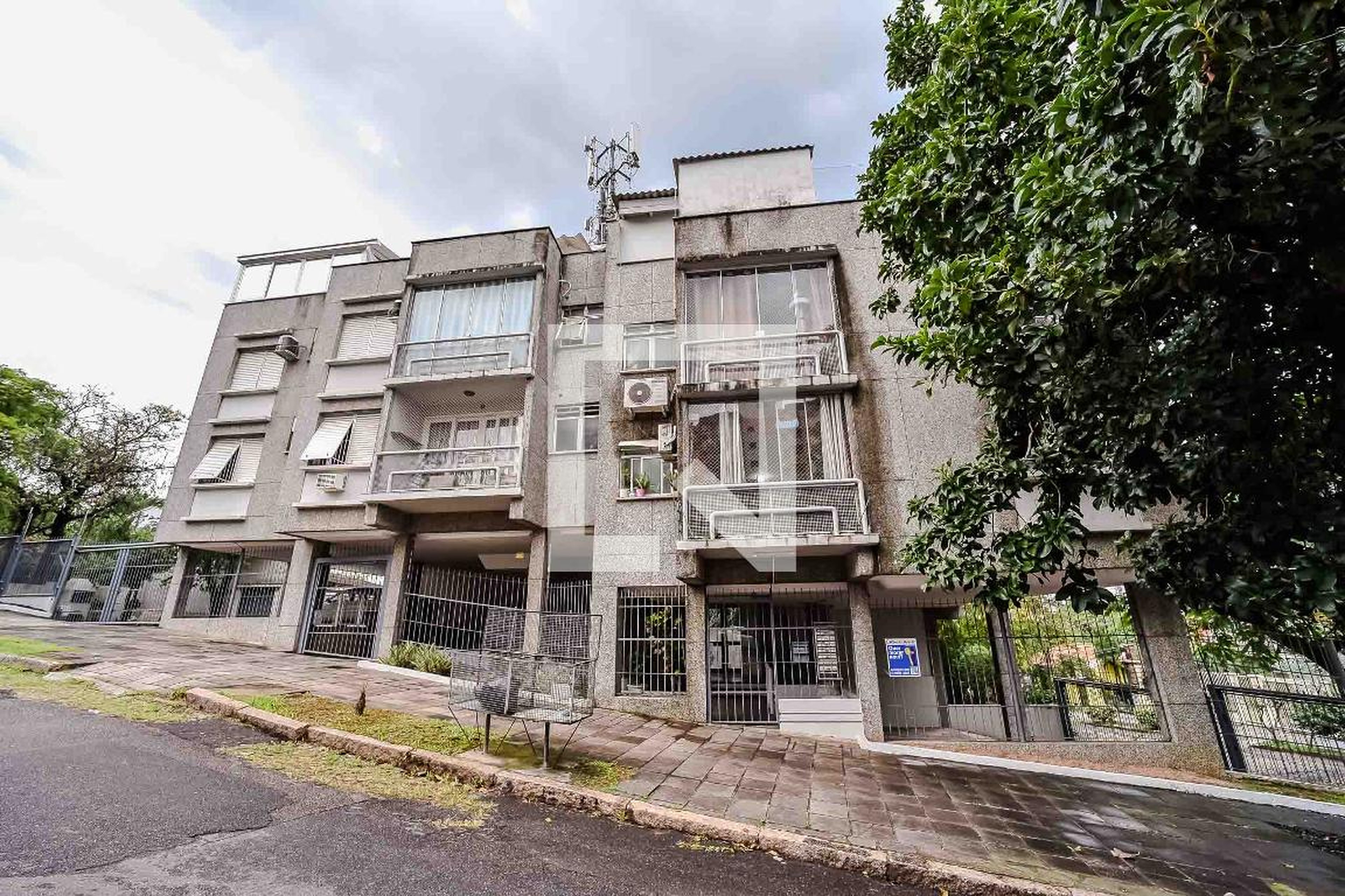 Fachada Condomínio em Rua Irene Capponi Santiago, 161