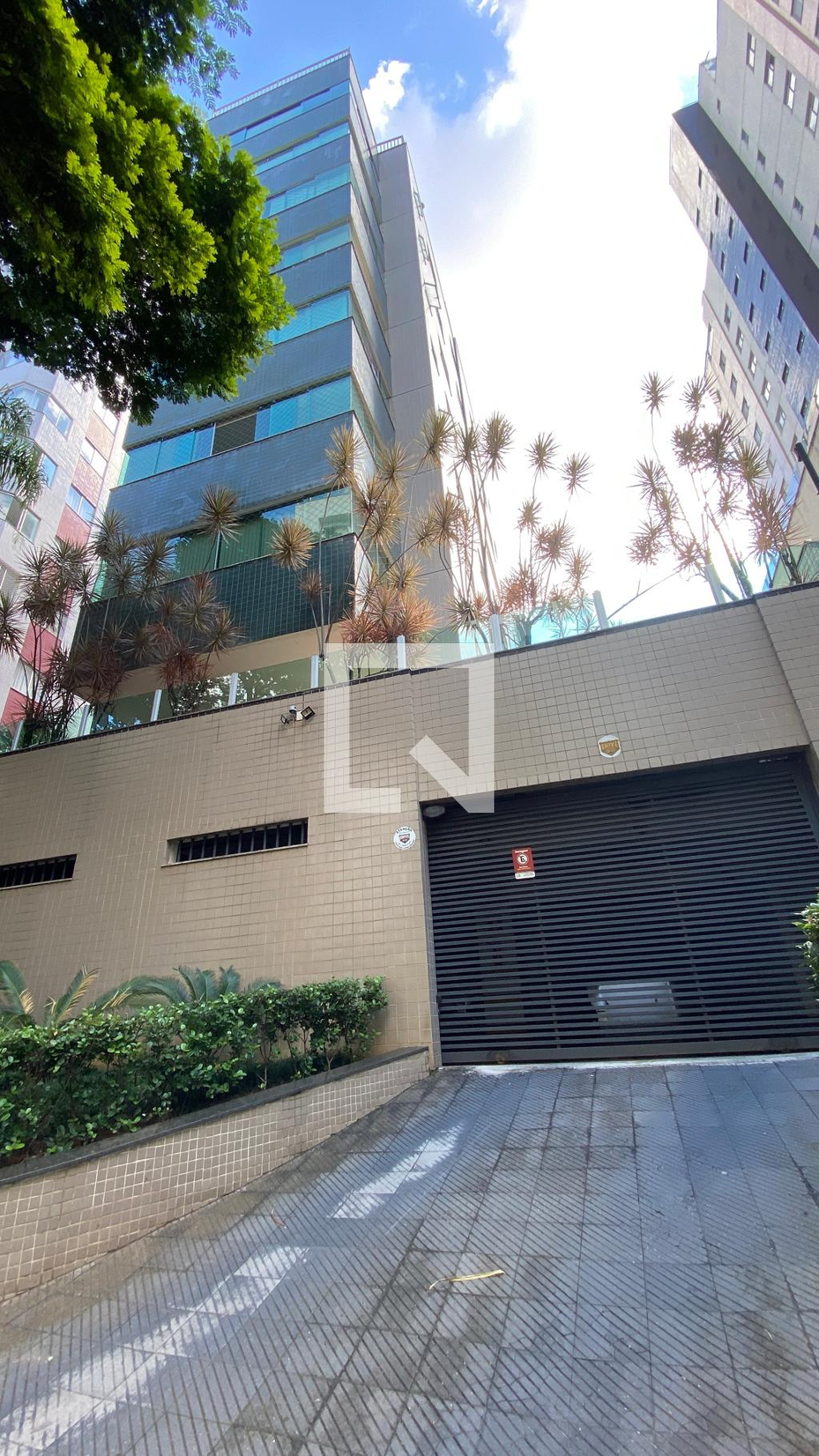 Fachada do Prédio Condomínio em Rua Professora Bartira Mourão, 517