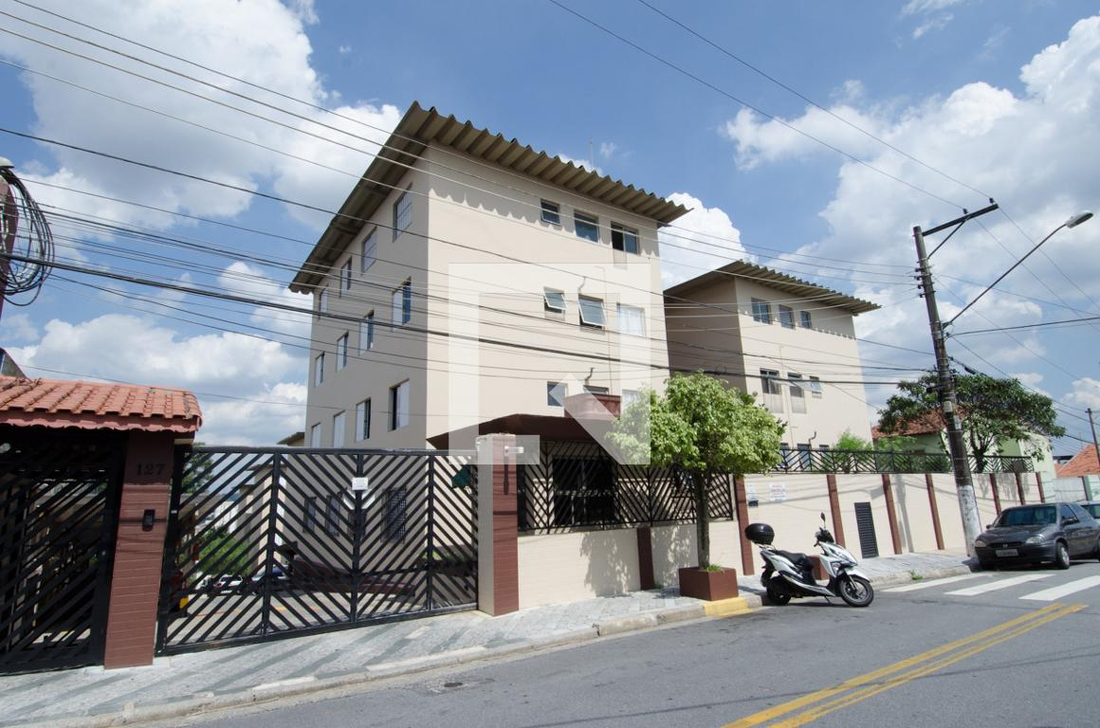 Fachada do Condomínio Condomínio Flora