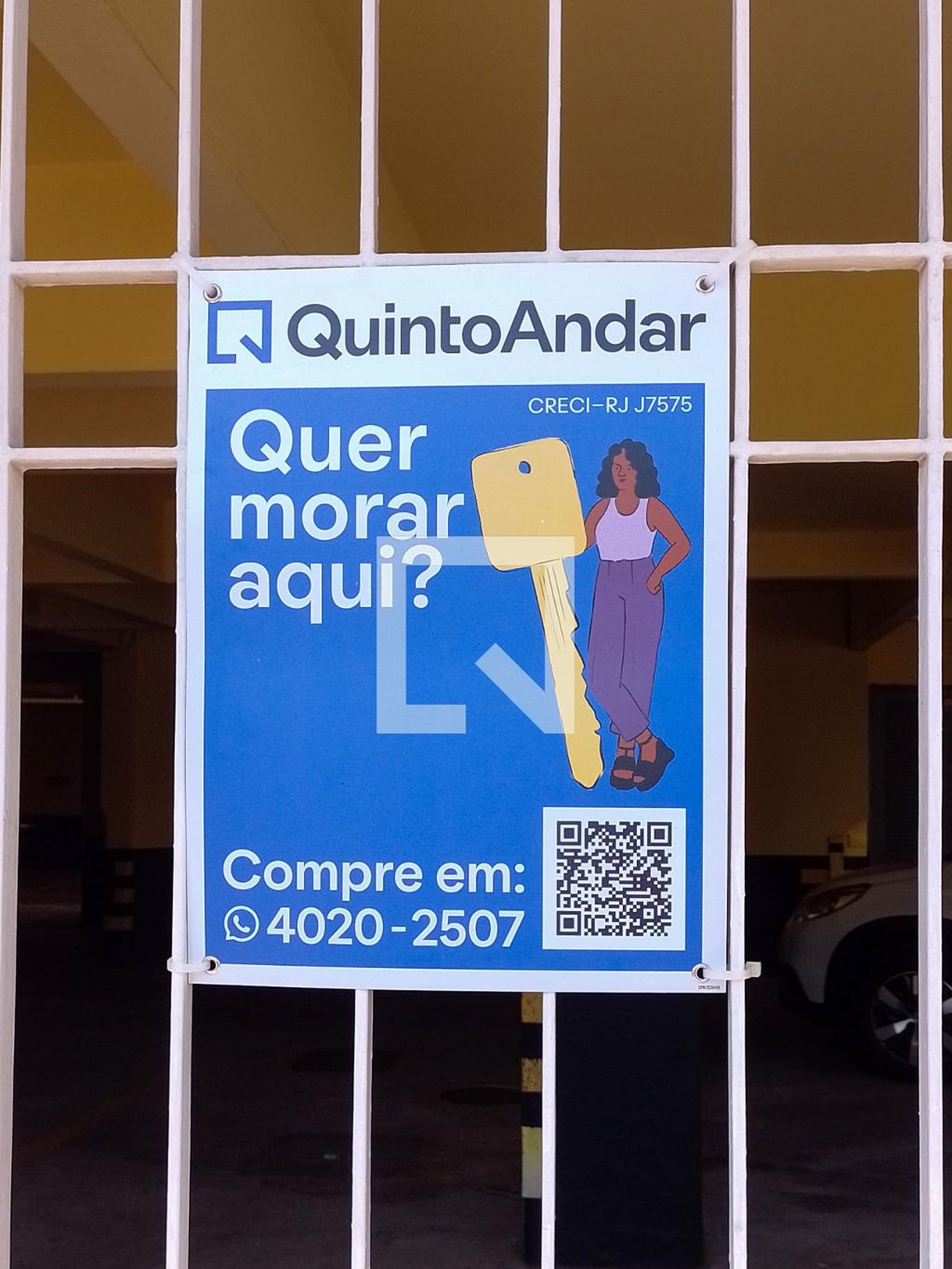 Fachada Condomínio em Rua Carlos Chambeland, 300