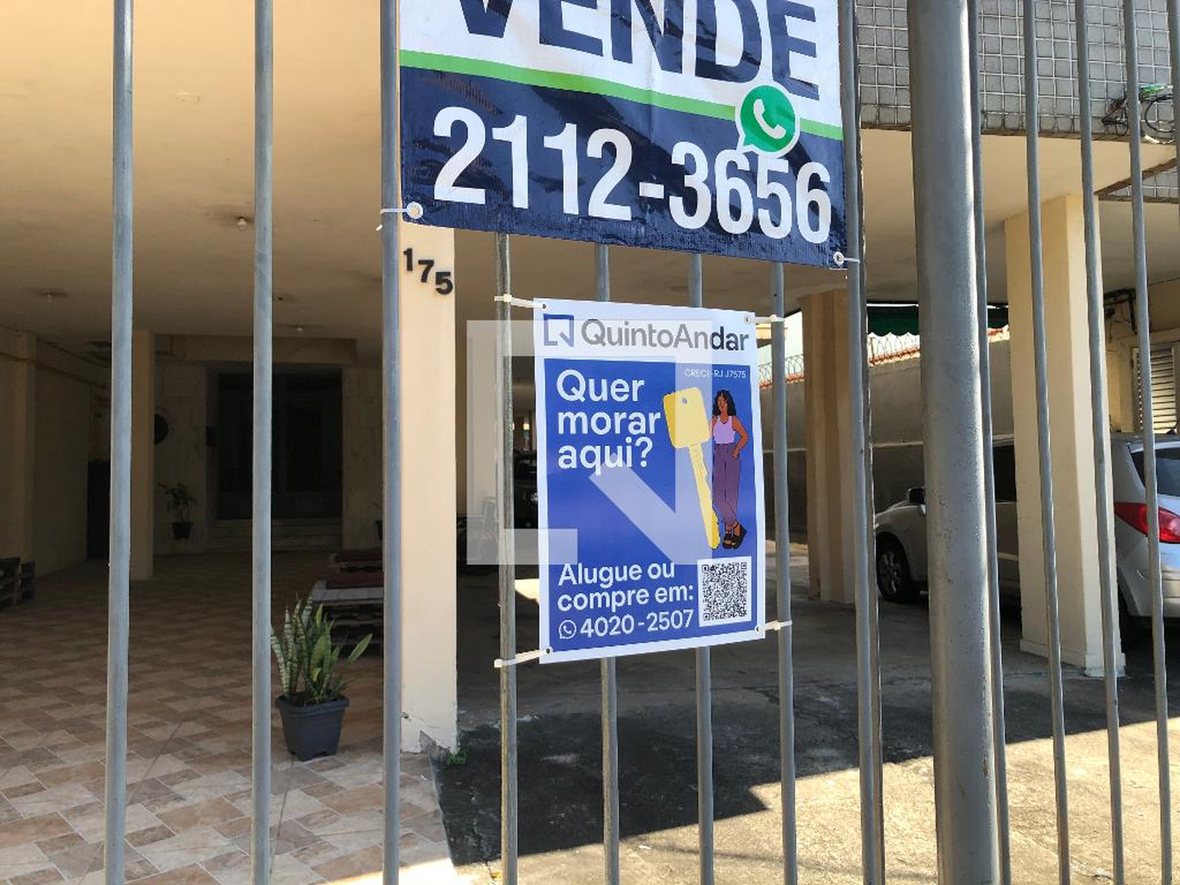 Fachada Condomínio em Rua Colina, 175