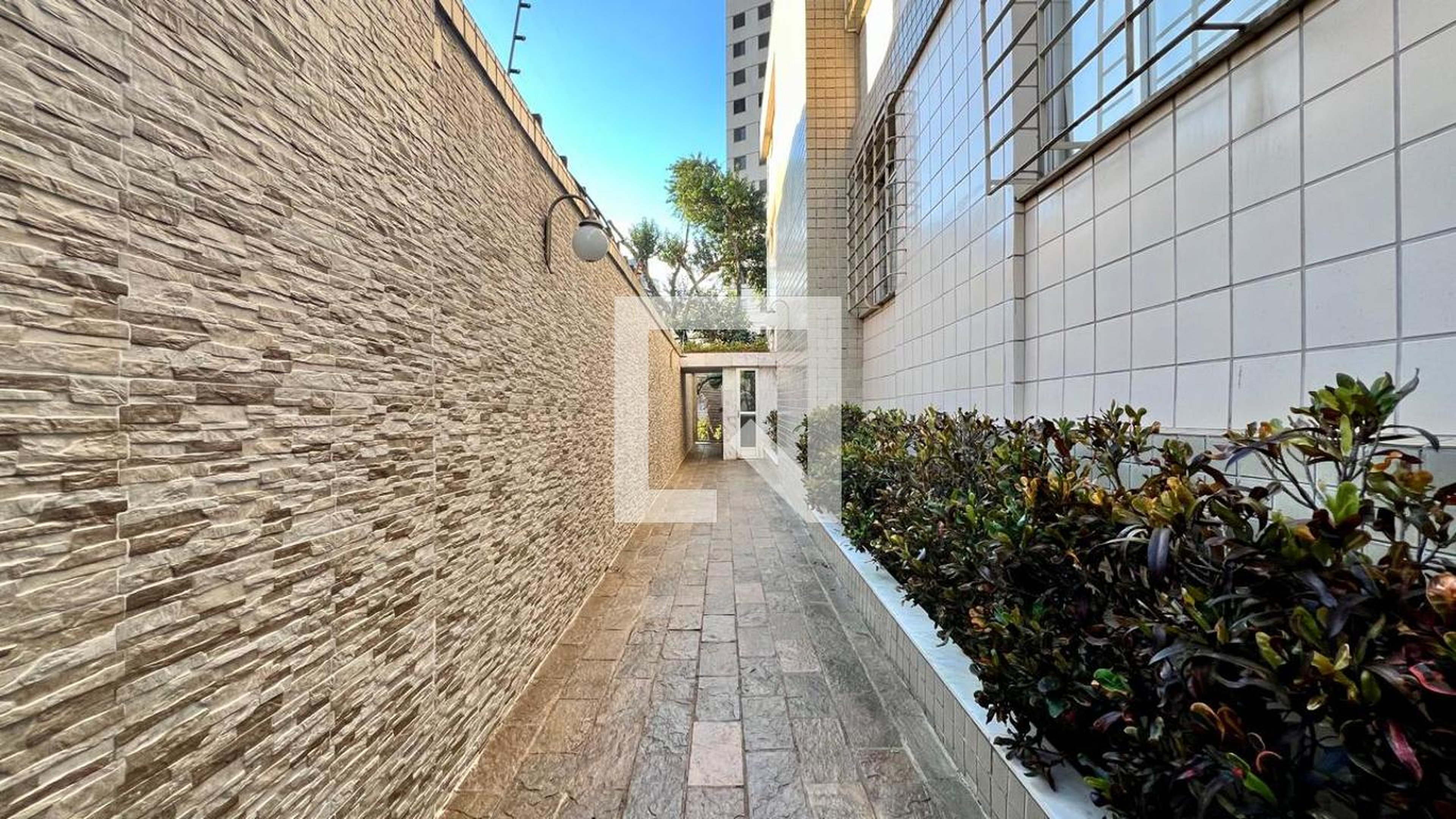 Hall de entrada Condomínio em Rua Desembargador Mario Matos, 188