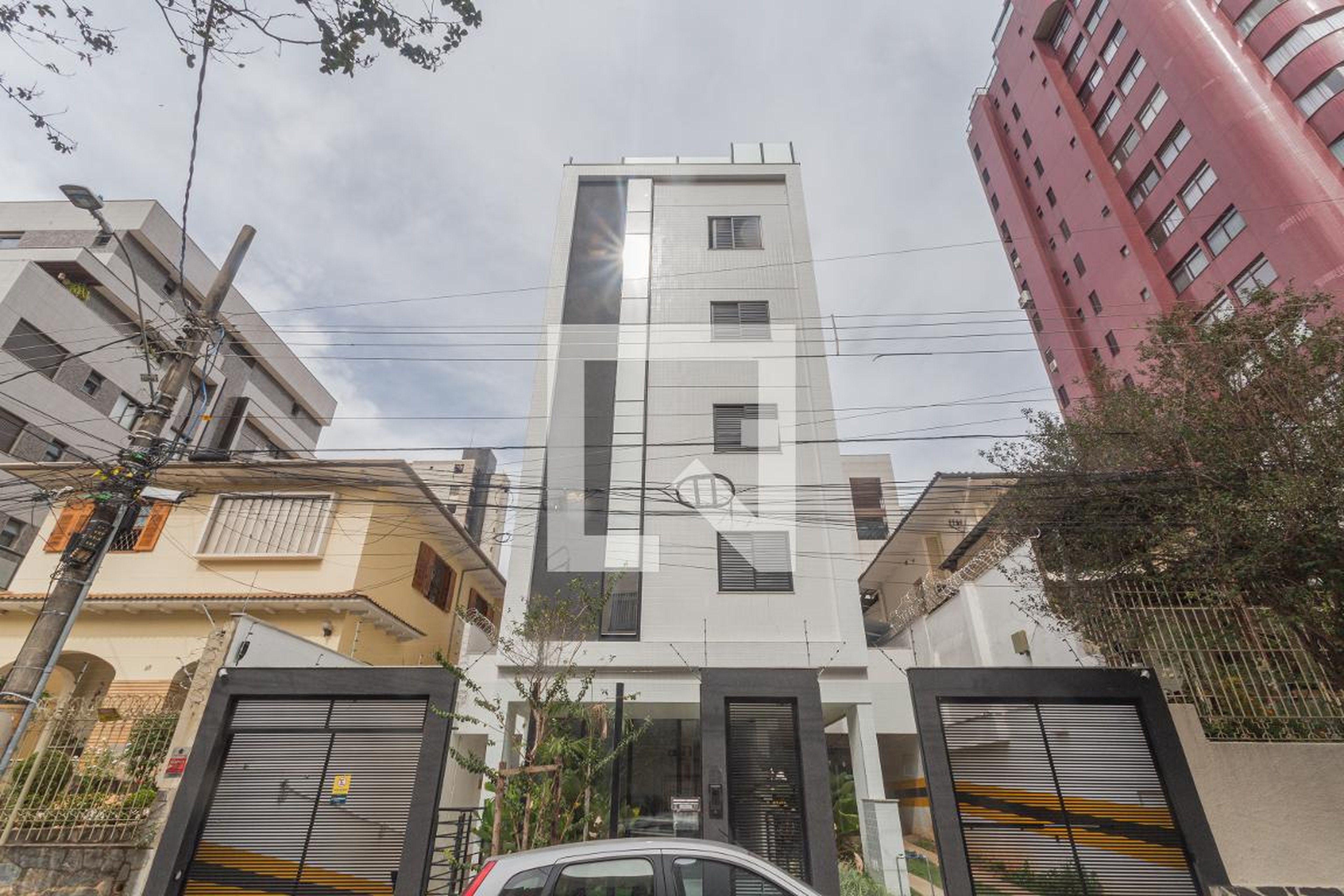 Fachada Condomínio em Rua Mestre Luiz, 76