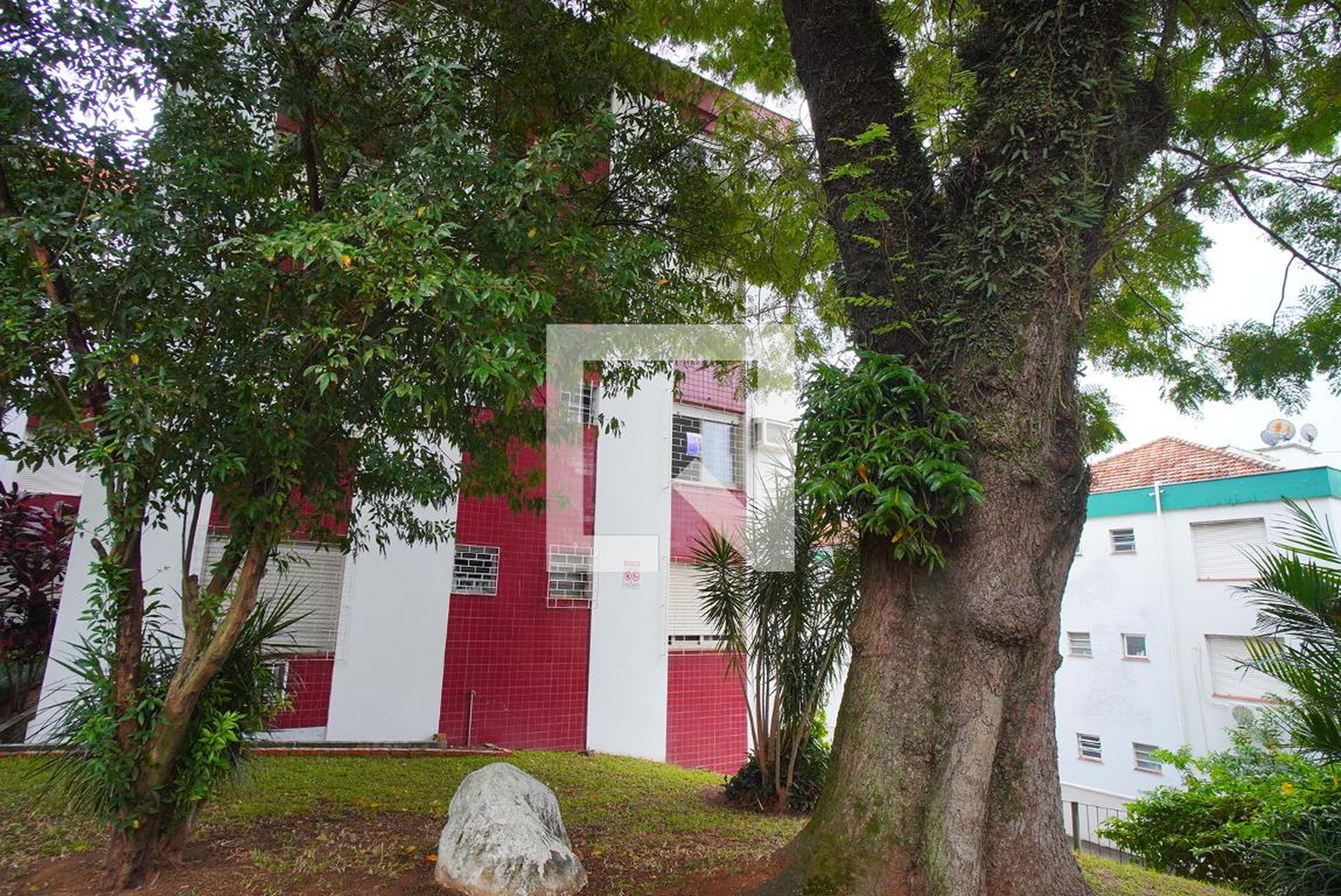 Fachada Condomínio em Rua Cipó, 790