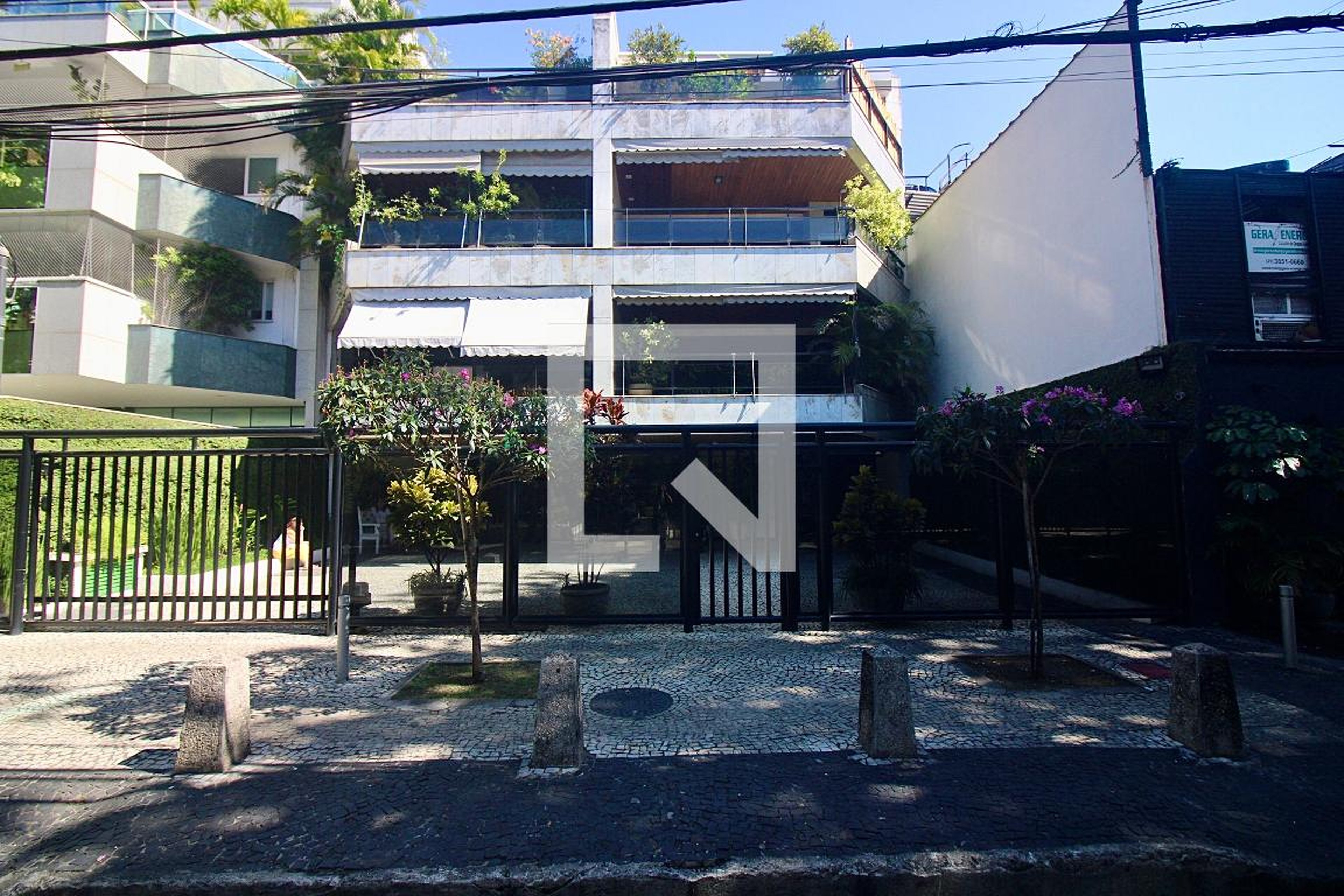 Fachada Condomínio em Rua General Ivan Raposo, 761