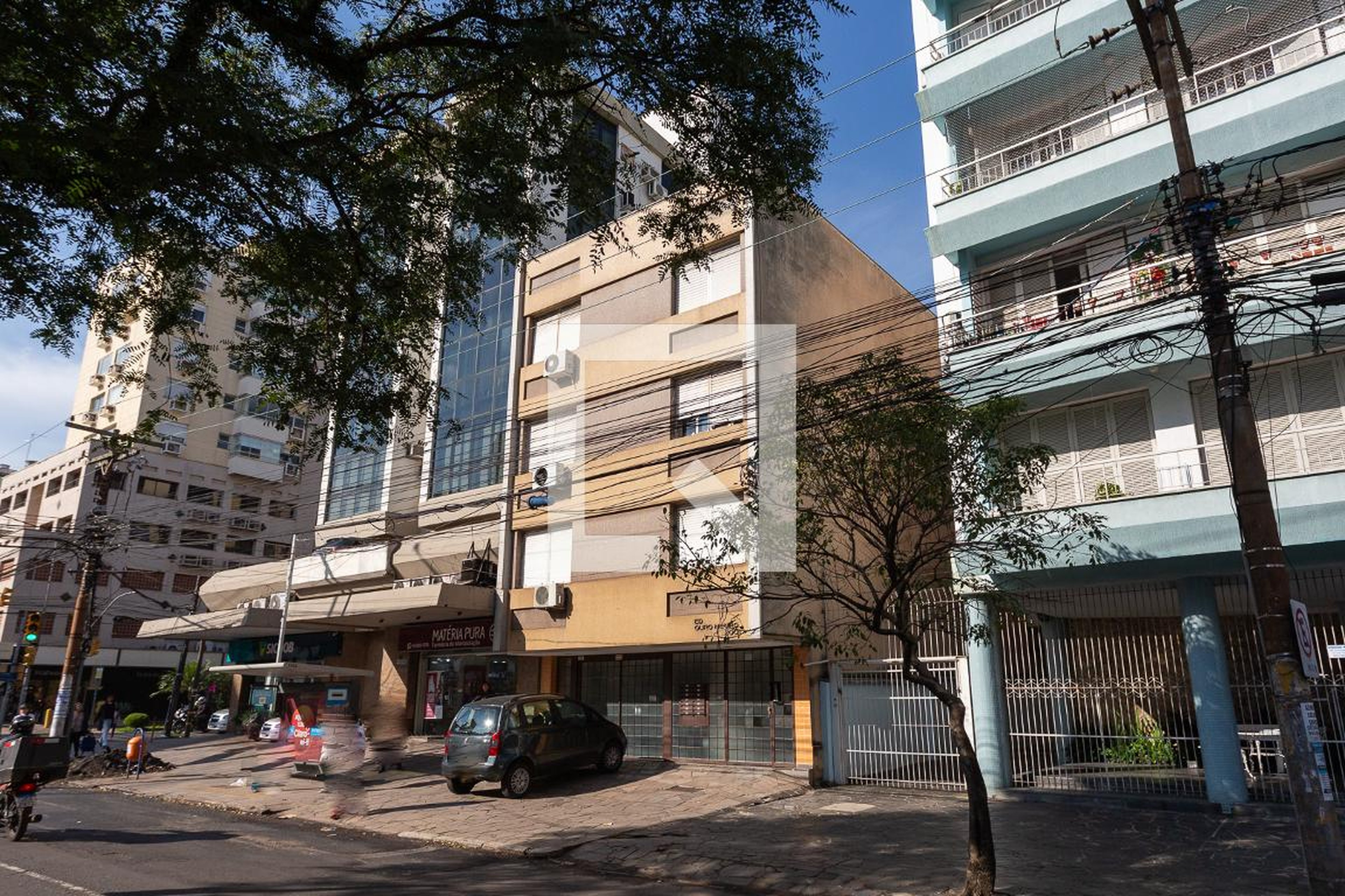 Fachada do Prédio Condomínio em Avenida Cristóvão Colombo, 2001